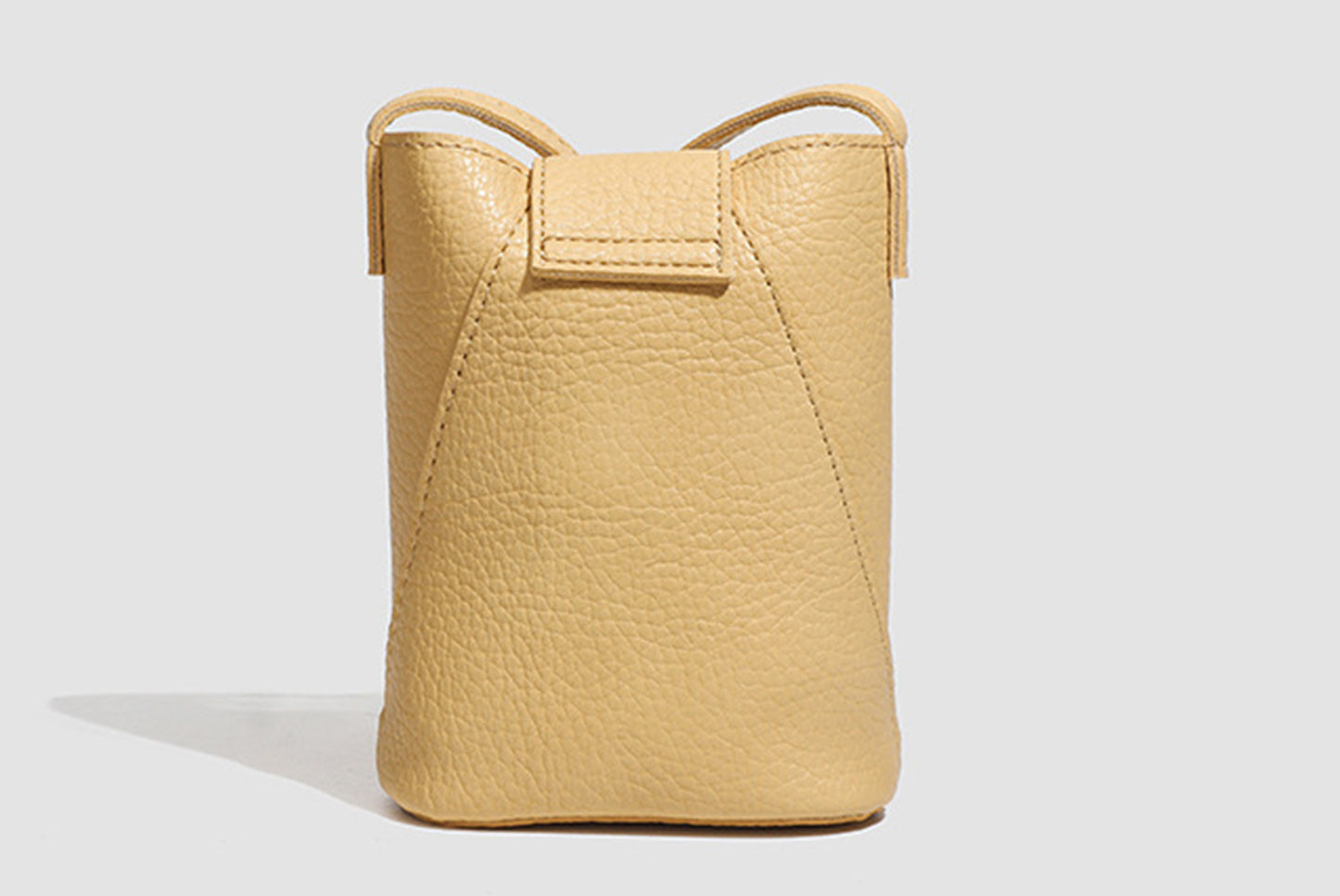 Stylish and versatile shoulder and crossbody bucket bag