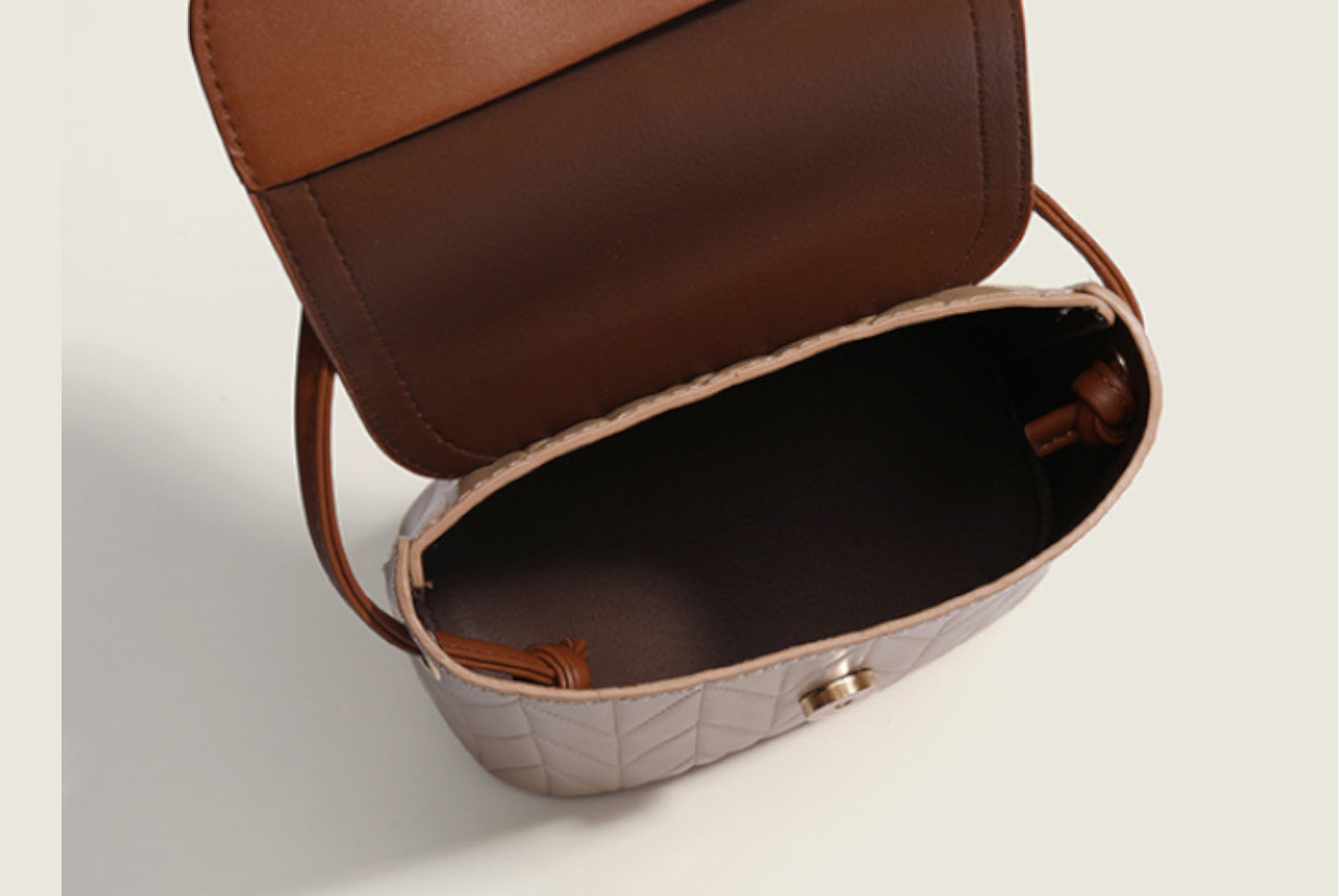 **Stylish and Simple Contrast Color Flap Crossbody Bag**