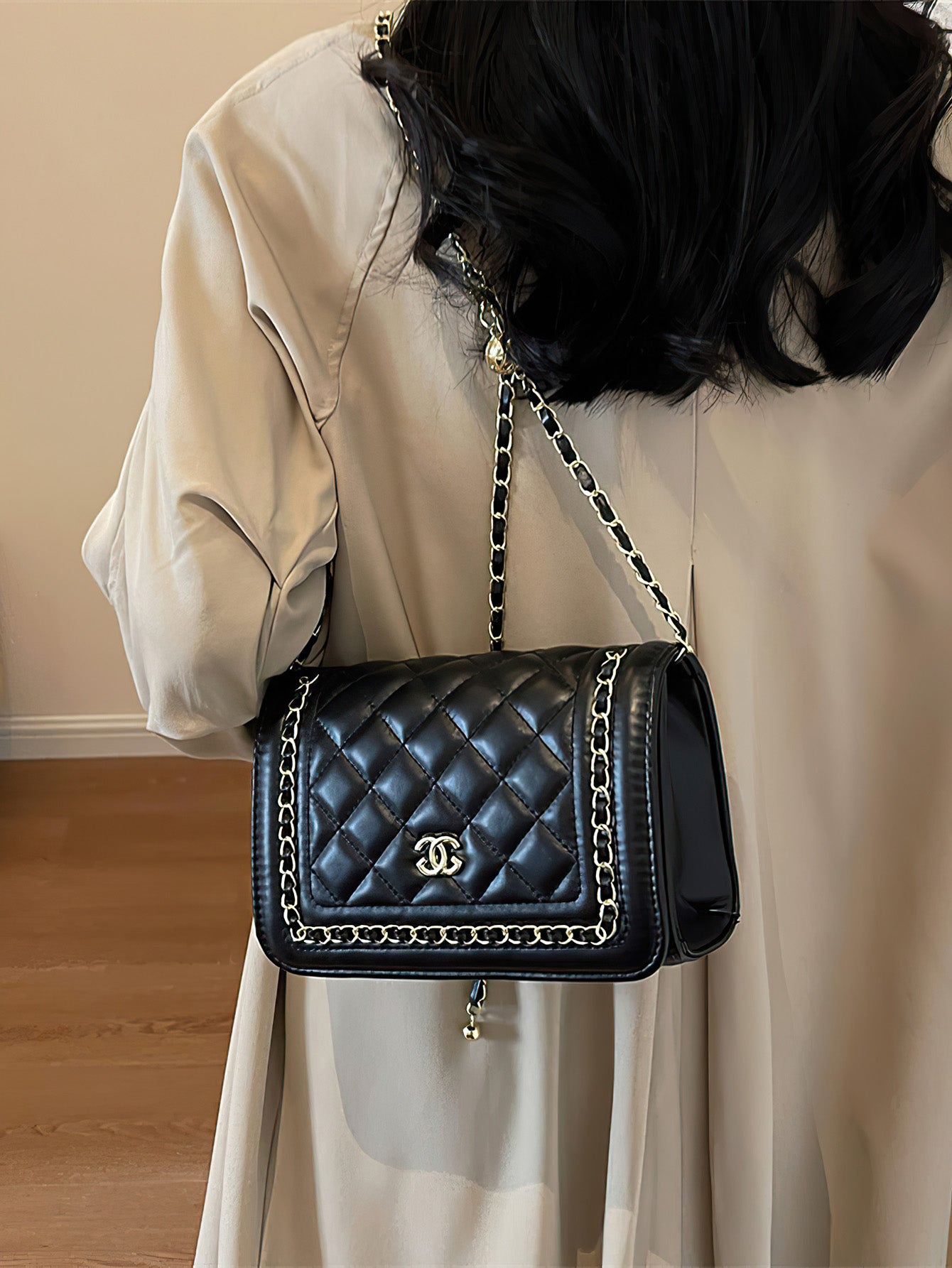 Quilted Chain-Accent Square Bag: Luxe Minimalist Companion - 2 Colours