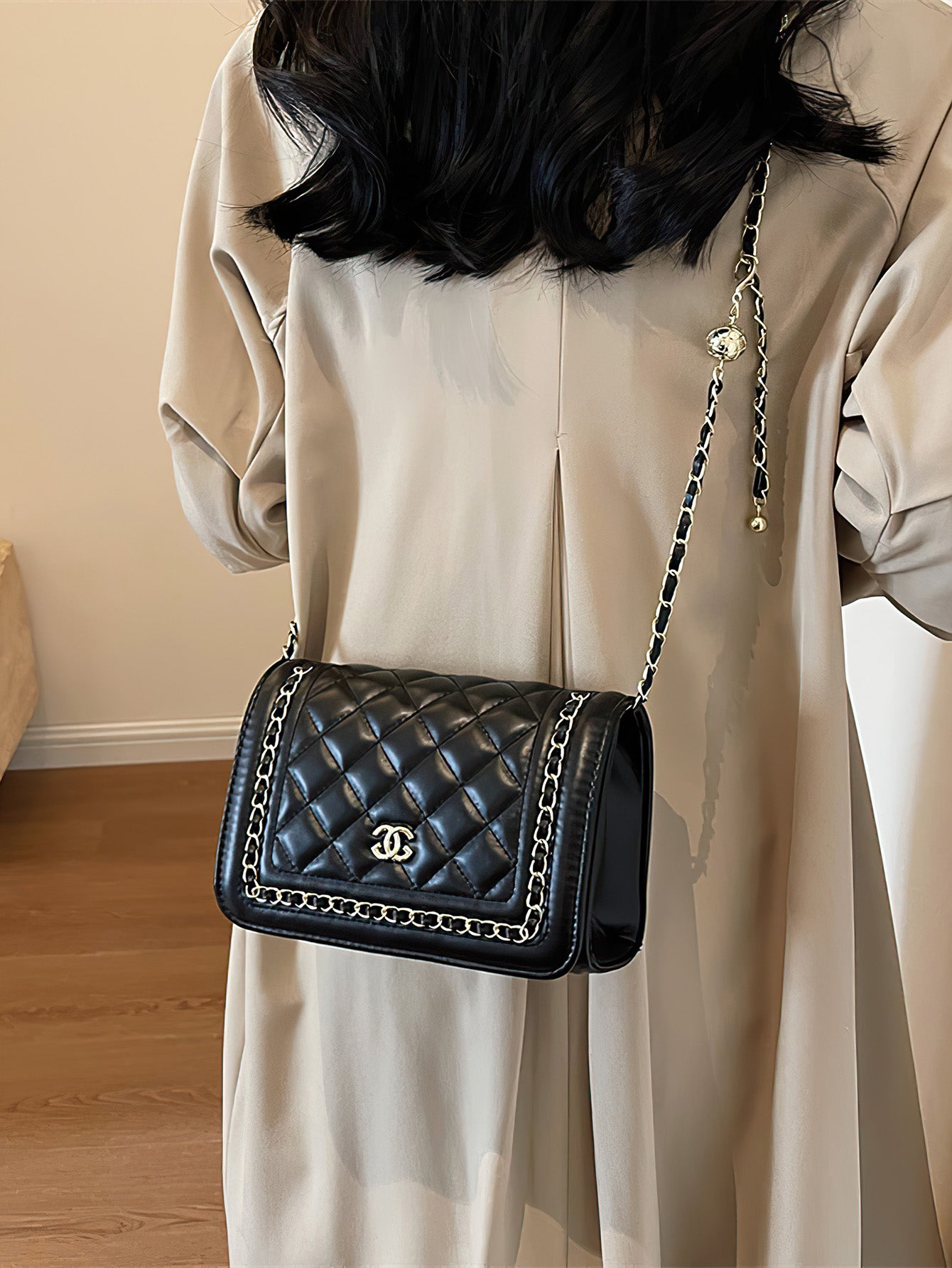Quilted Chain-Accent Square Bag: Luxe Minimalist Companion - 2 Colours
