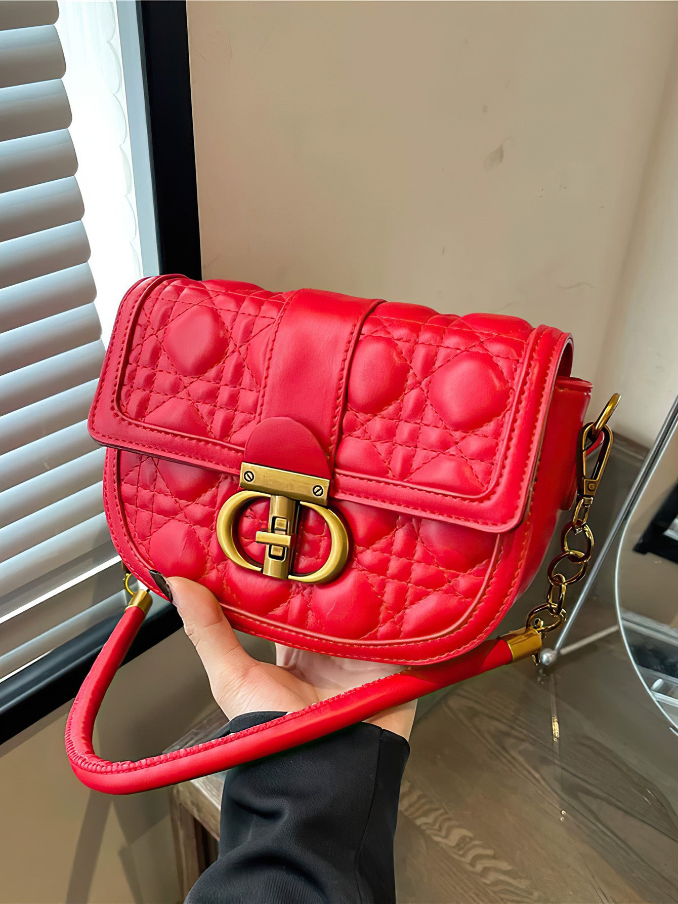 Urban Elegance Redefined: Luxe Saddle Bag with Diamond Quilting - 7 Colours