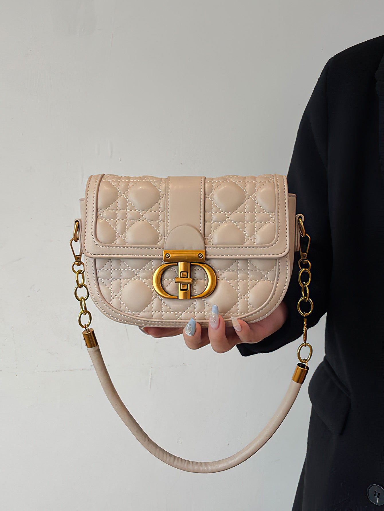 Urban Elegance Redefined: Luxe Saddle Bag with Diamond Quilting - 7 Colours