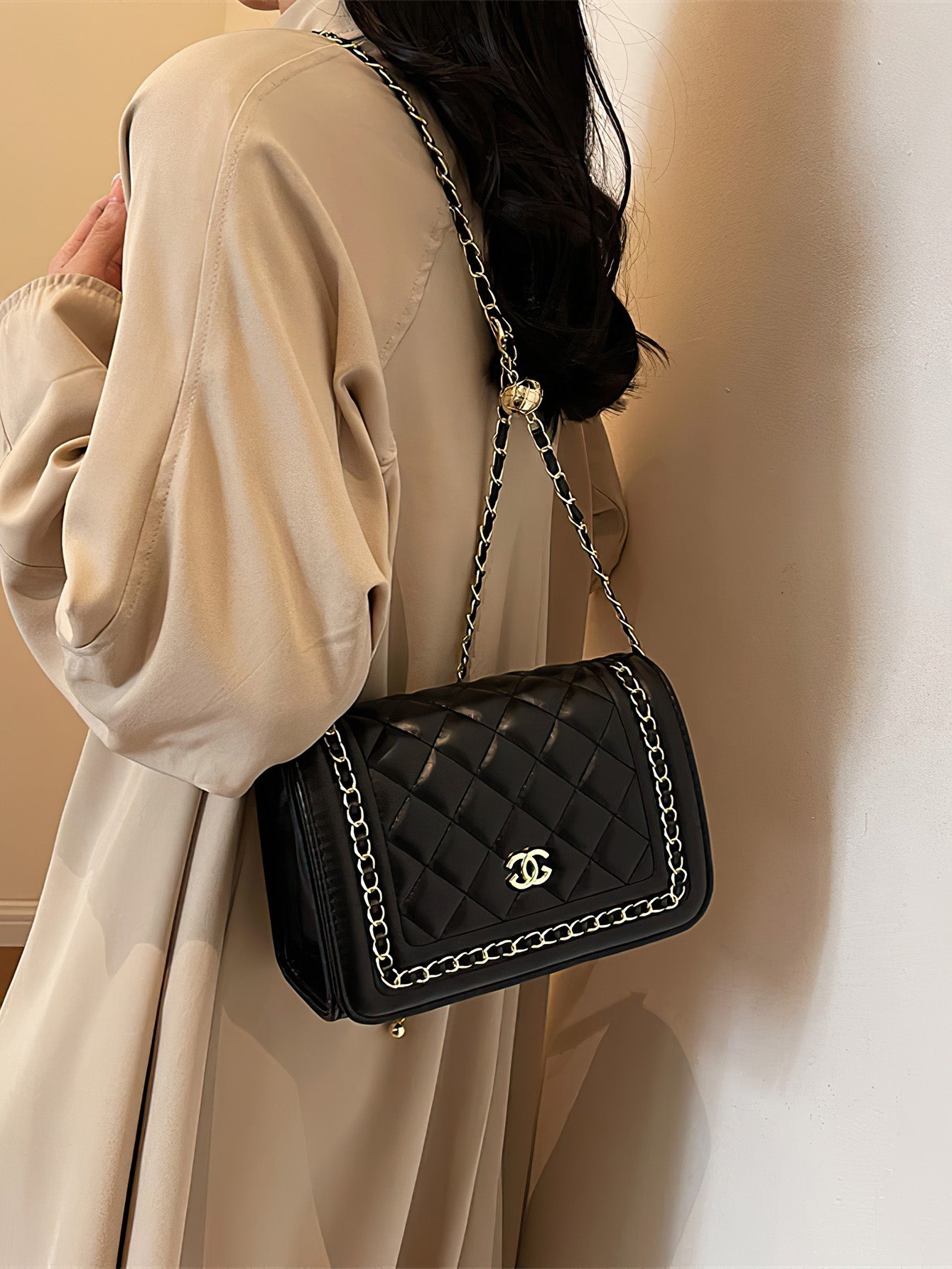 Quilted Chain-Accent Square Bag: Luxe Minimalist Companion - 2 Colours