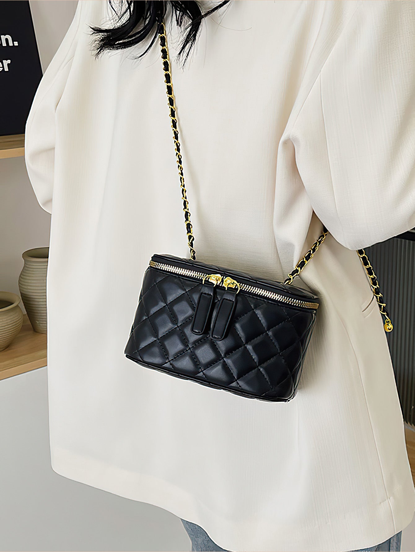 Elegant Chain-Embellished Box Bag: Sophisticated Minimalism - 3 Colours