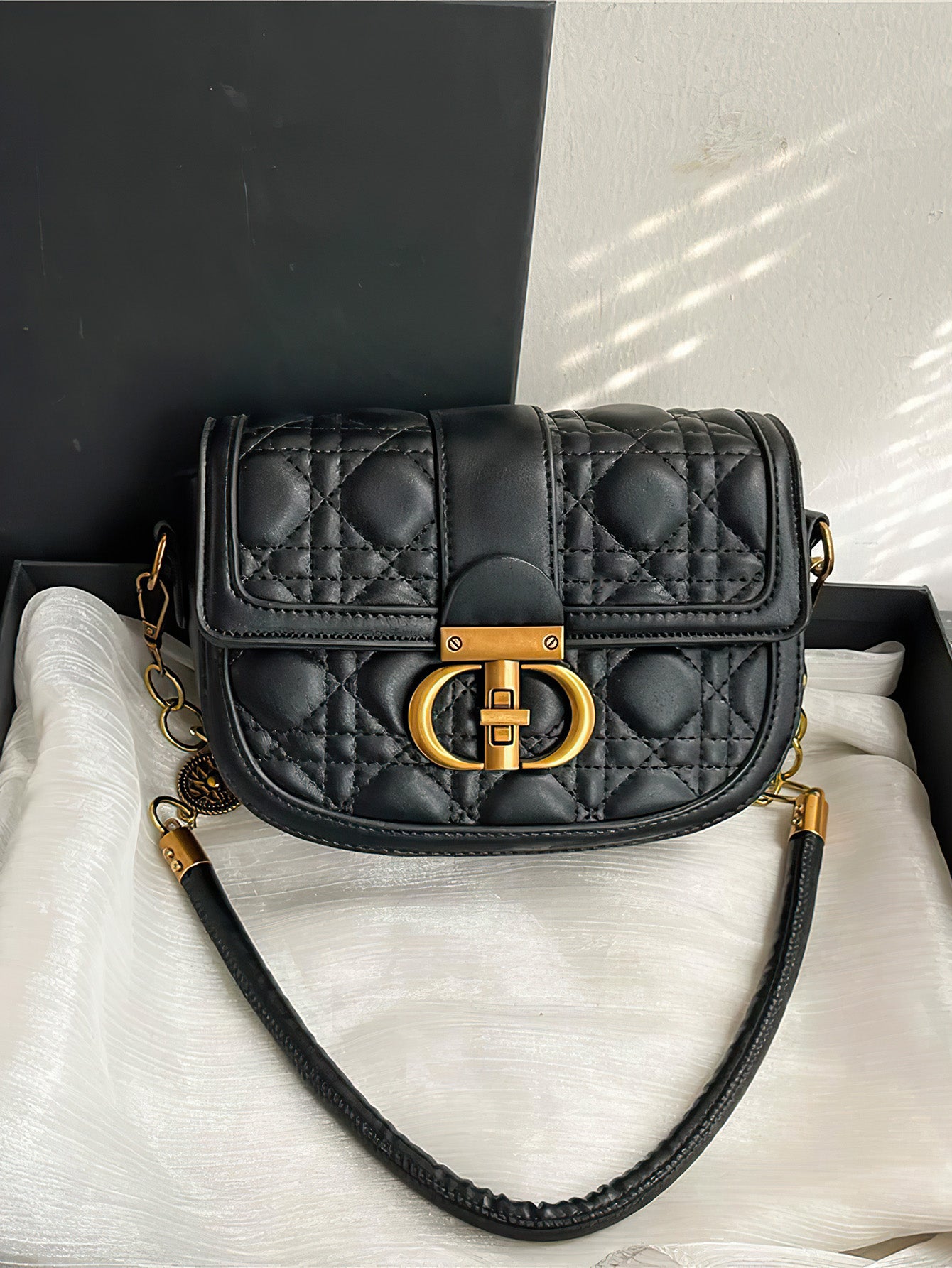 Urban Elegance Redefined: Luxe Saddle Bag with Diamond Quilting - 7 Colours