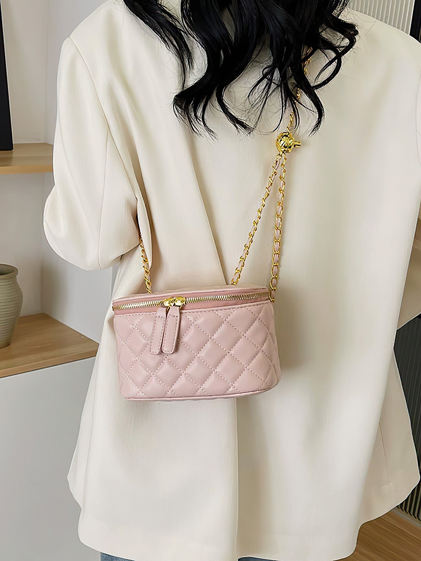 Elegant Chain-Embellished Box Bag: Sophisticated Minimalism - 3 Colours