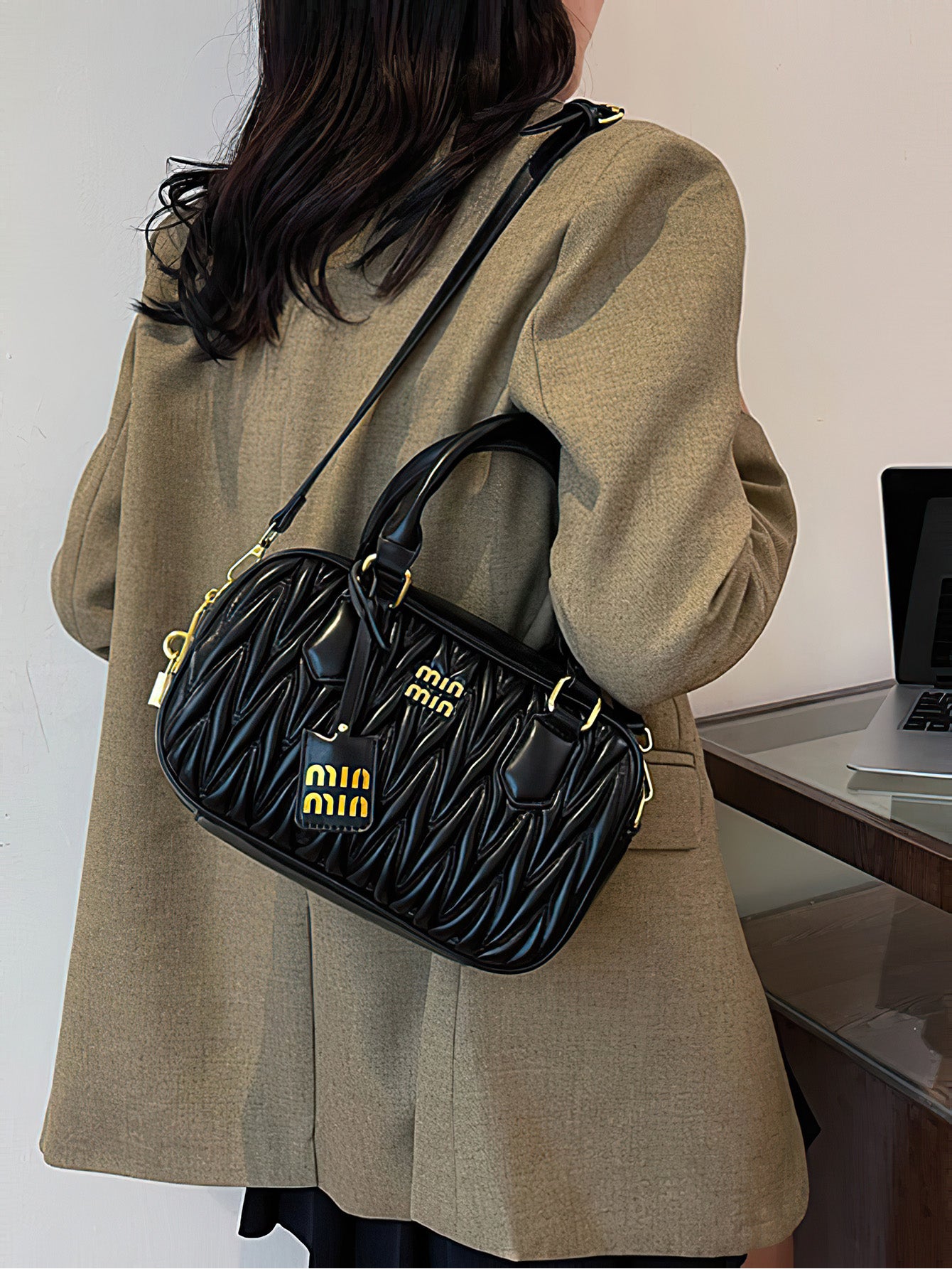 Chic Bowling Bag: Modern Elegance with Urban Minimalism - 6 Colours