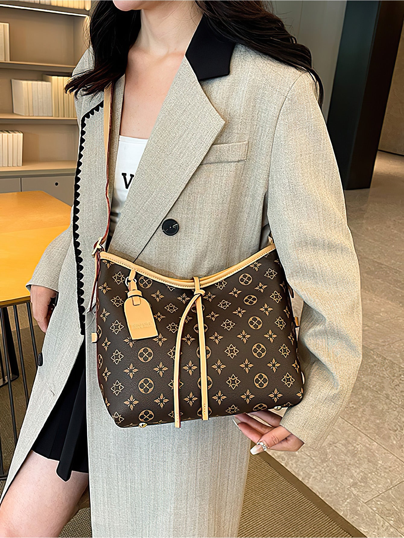Vintage Large-Capacity Tote Bag: Retro Shoulder Bag for Daily Commute