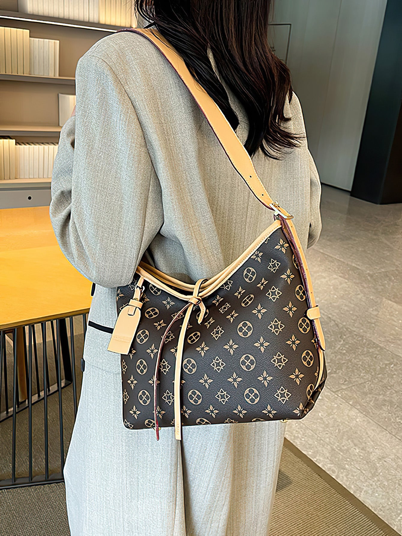 Vintage Large-Capacity Tote Bag: Retro Shoulder Bag for Daily Commute