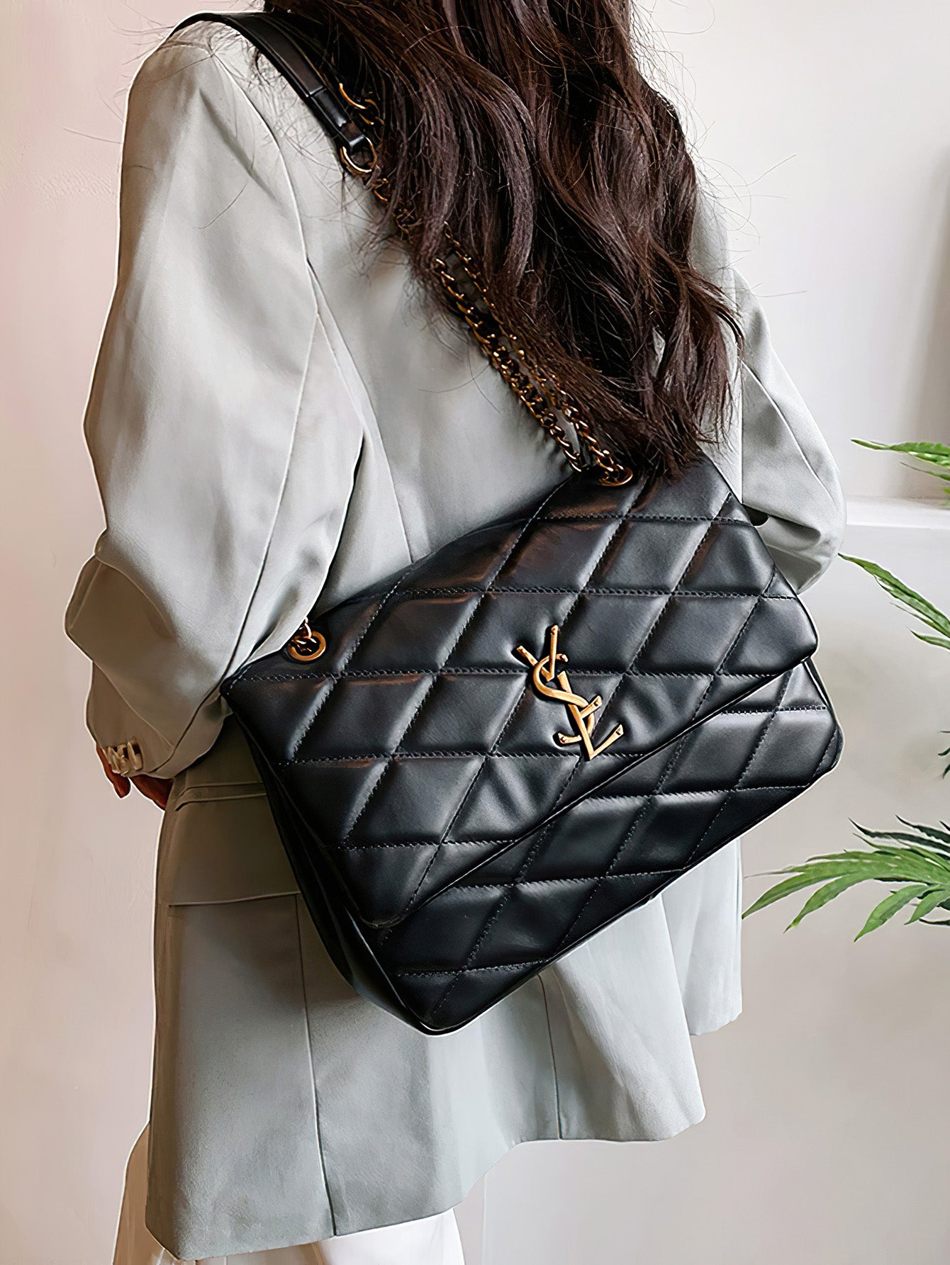 Timeless Chic: Classic Quilted Chain Crossbody Bag for Effortless Style
