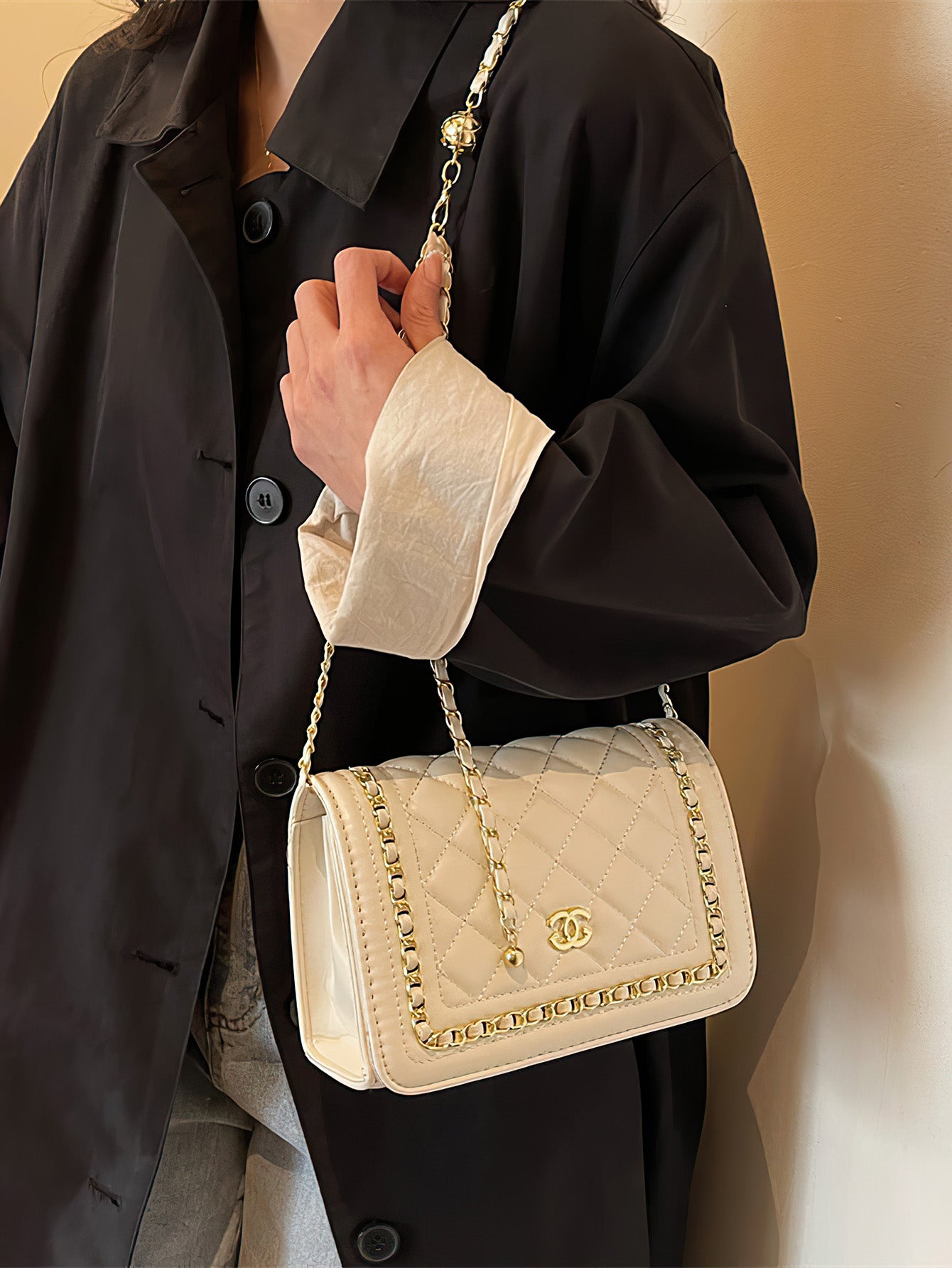 Quilted Chain-Accent Square Bag: Luxe Minimalist Companion - 2 Colours