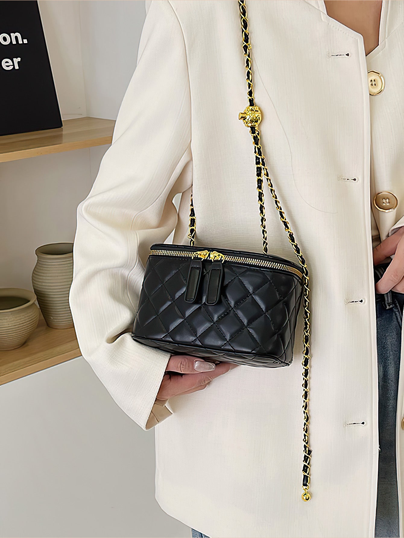 Elegant Chain-Embellished Box Bag: Sophisticated Minimalism - 3 Colours