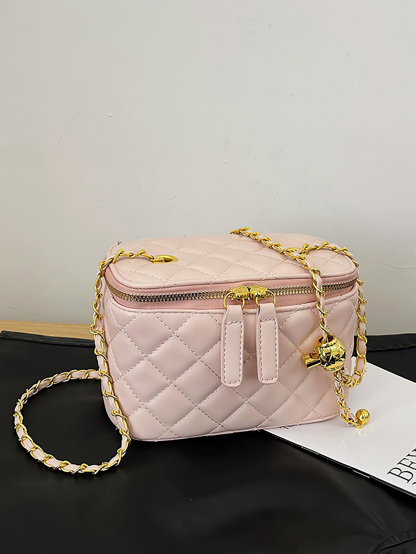 Elegant Chain-Embellished Box Bag: Sophisticated Minimalism - 3 Colours