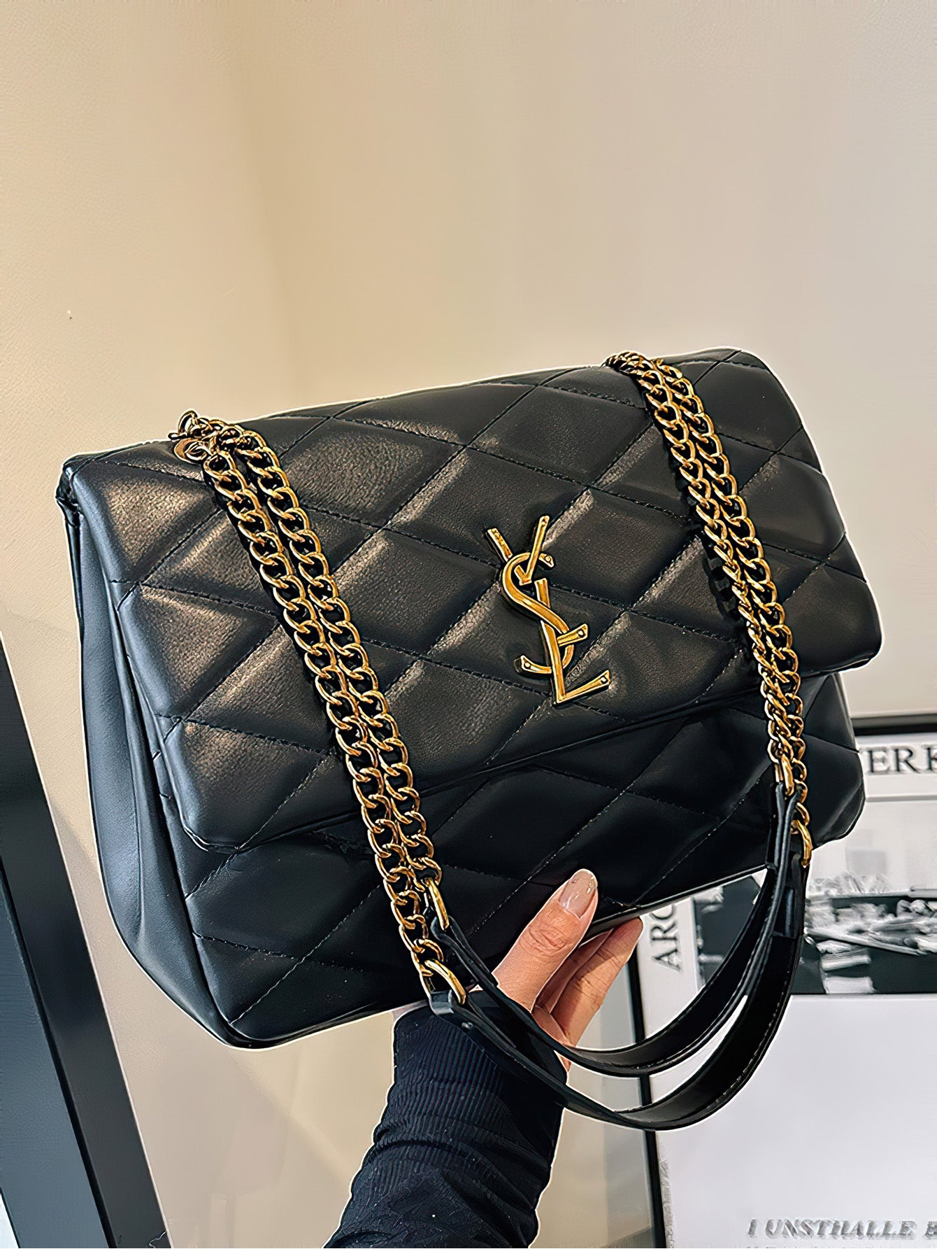 Timeless Chic: Classic Quilted Chain Crossbody Bag for Effortless Style