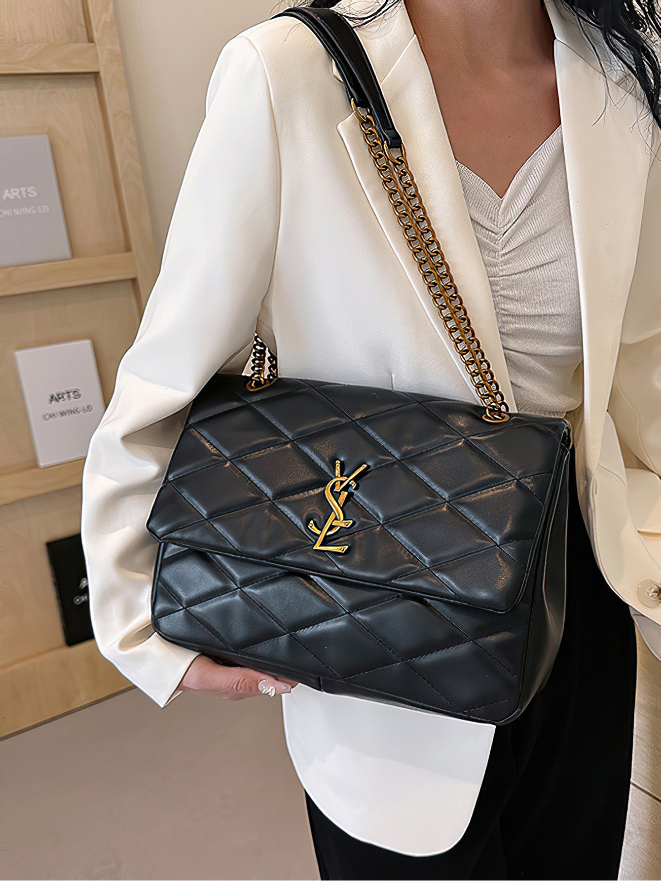 Timeless Chic: Classic Quilted Chain Crossbody Bag for Effortless Style