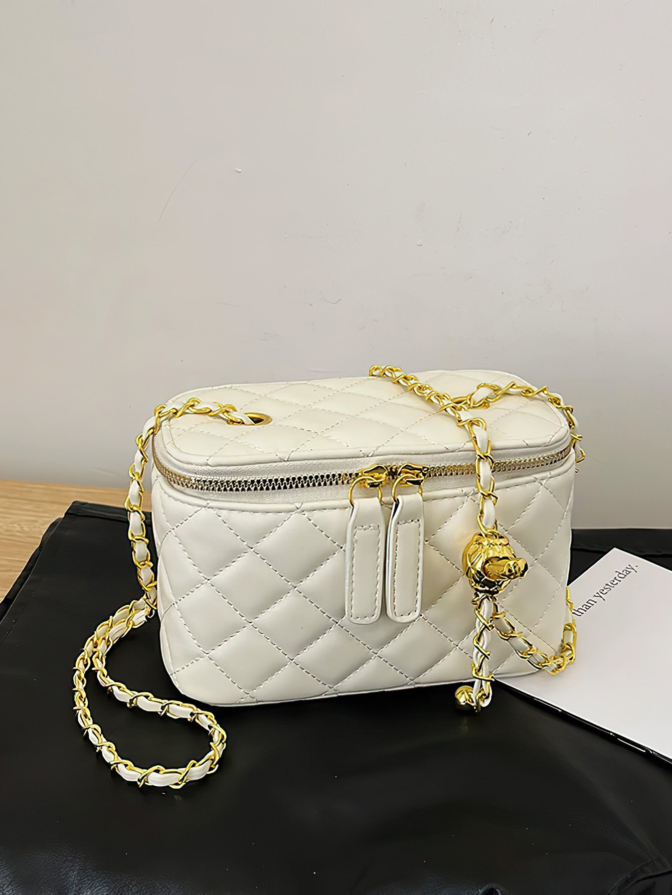 Elegant Chain-Embellished Box Bag: Sophisticated Minimalism - 3 Colours
