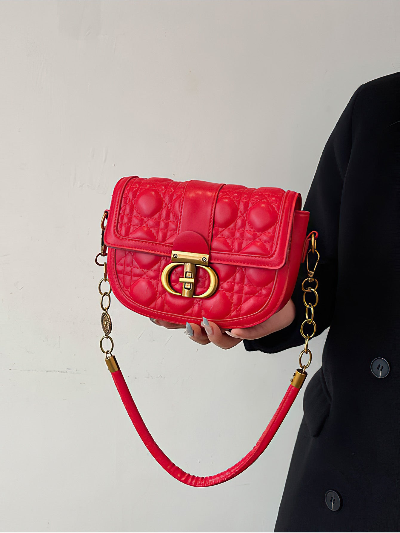 Urban Elegance Redefined: Luxe Saddle Bag with Diamond Quilting - 7 Colours