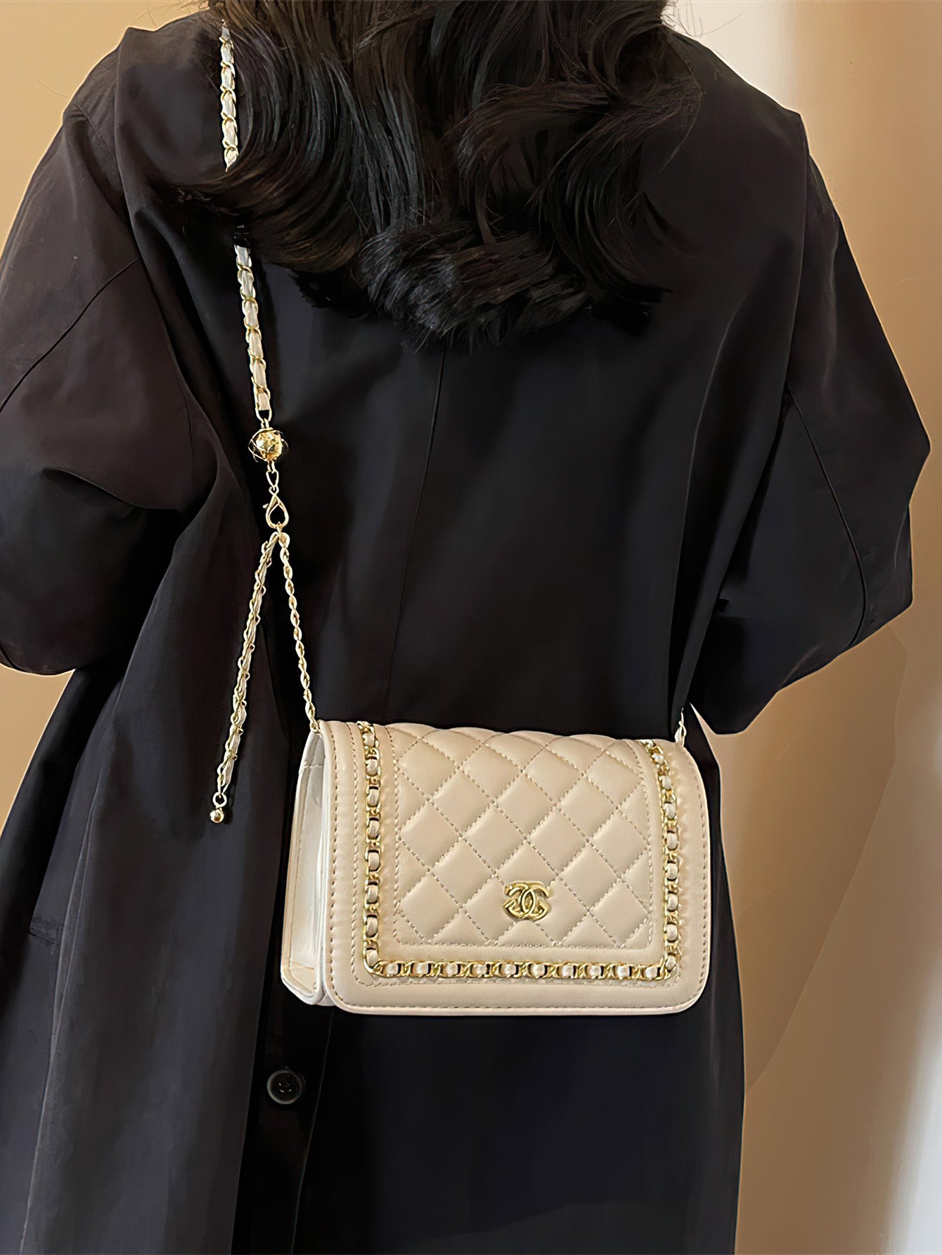 Quilted Chain-Accent Square Bag: Luxe Minimalist Companion - 2 Colours