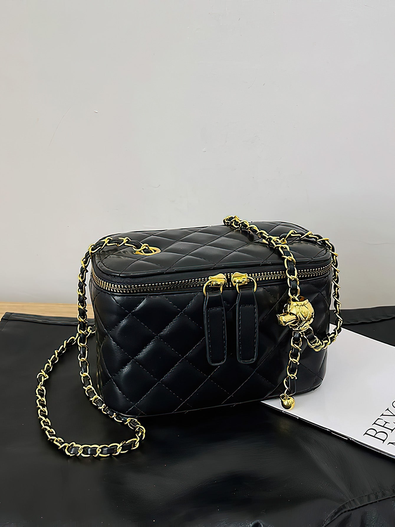 Elegant Chain-Embellished Box Bag: Sophisticated Minimalism - 3 Colours