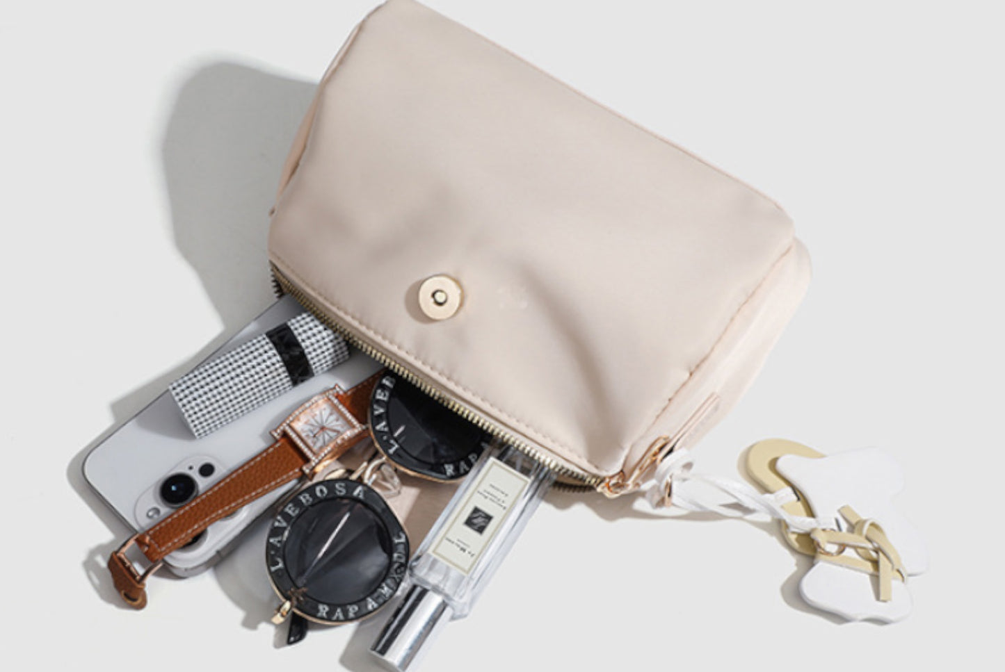 Stylish and versatile commuter handbag