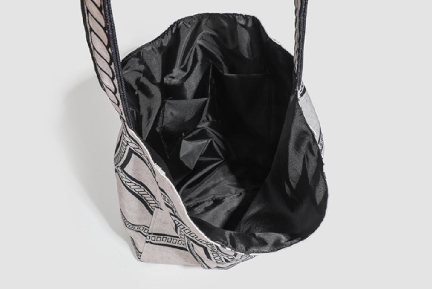 Simple and versatile canvas shoulder bag for women
