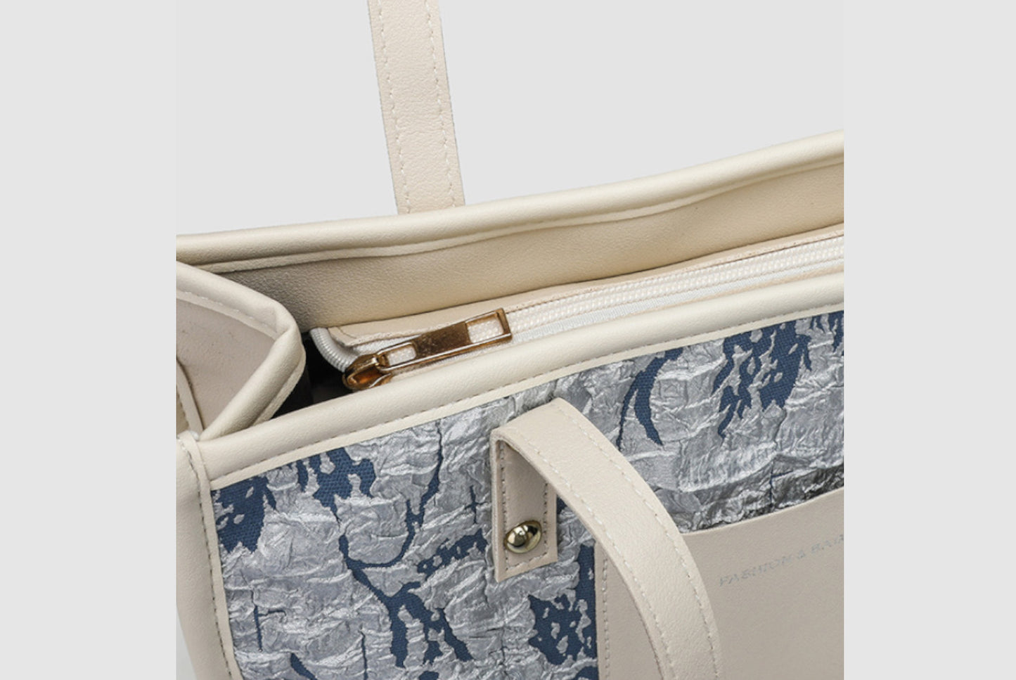 **Blue Commuter Fashionable and Versatile Shoulder Bag**