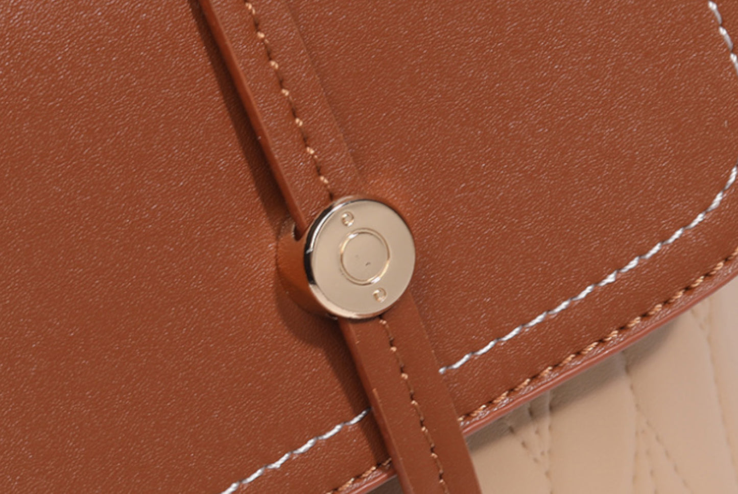 **Stylish and Simple Contrast Color Flap Crossbody Bag**