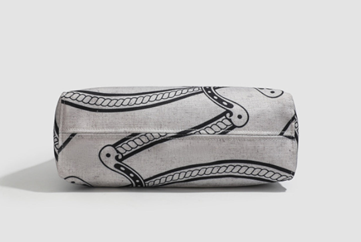 Simple and versatile canvas shoulder bag for women