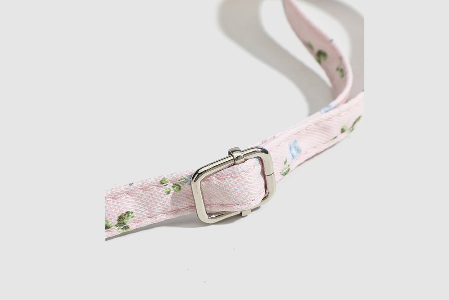 Fresh and elegant floral crossbody bag