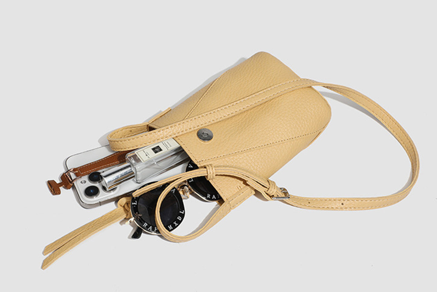 Stylish and versatile shoulder and crossbody bucket bag