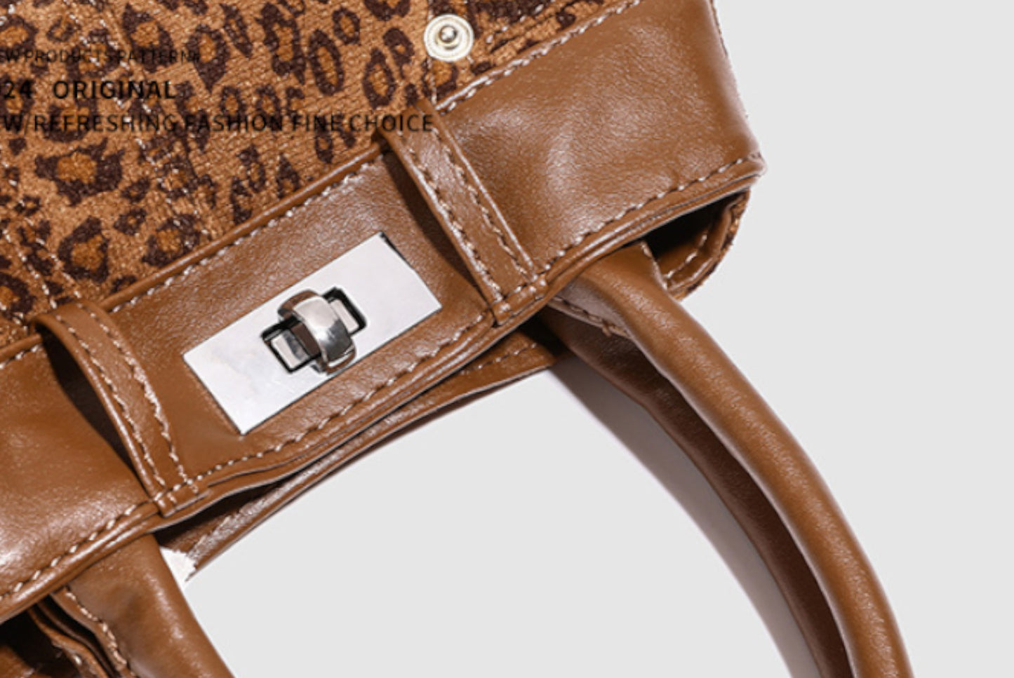 A stylish and luxurious small handbag for commuting.