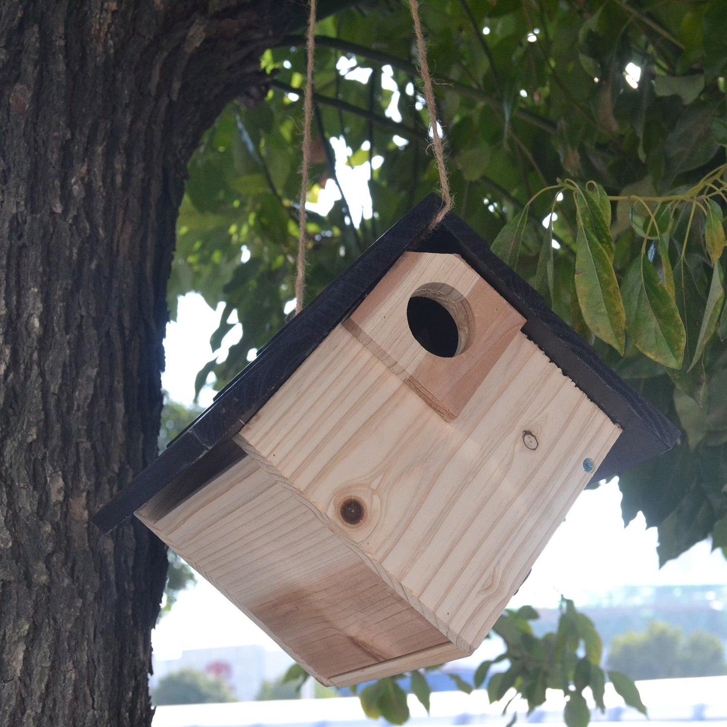**Wooden Bird Nest Breeding Box**