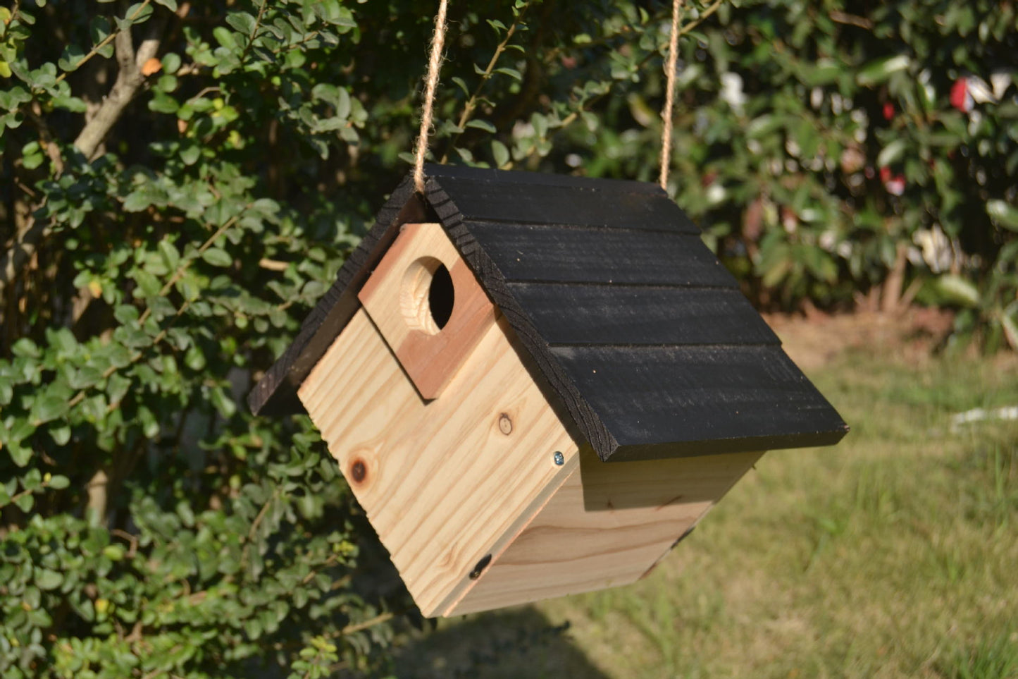 **Wooden Bird Nest Breeding Box**