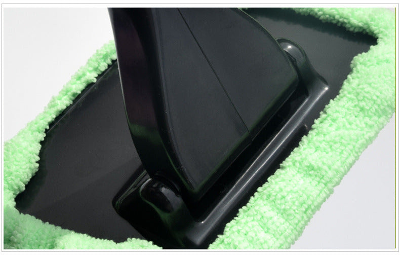 **Car Windshield Cleaning and Defogging Brush**