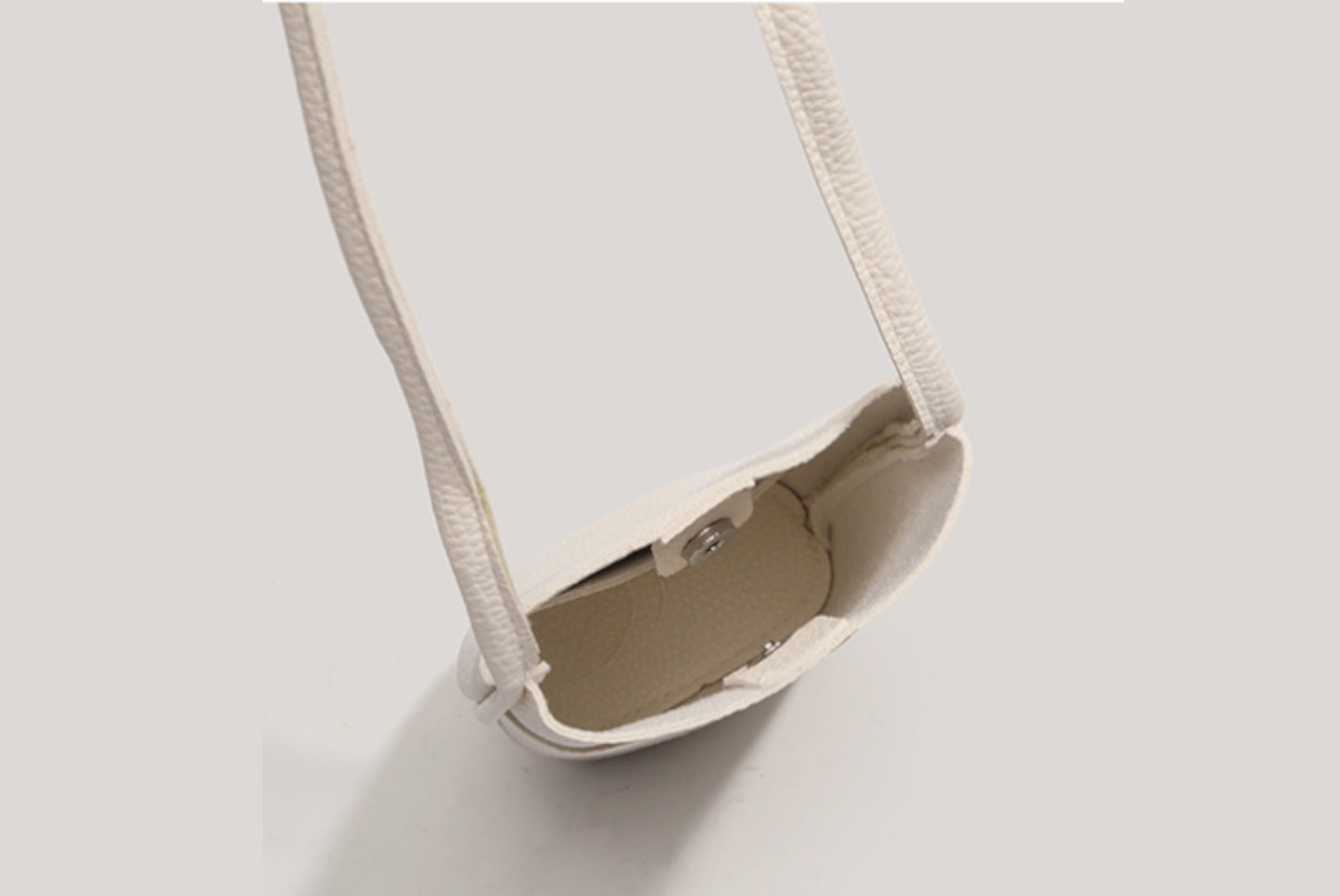 Lightweight and Stylish Crossbody Bucket Bag