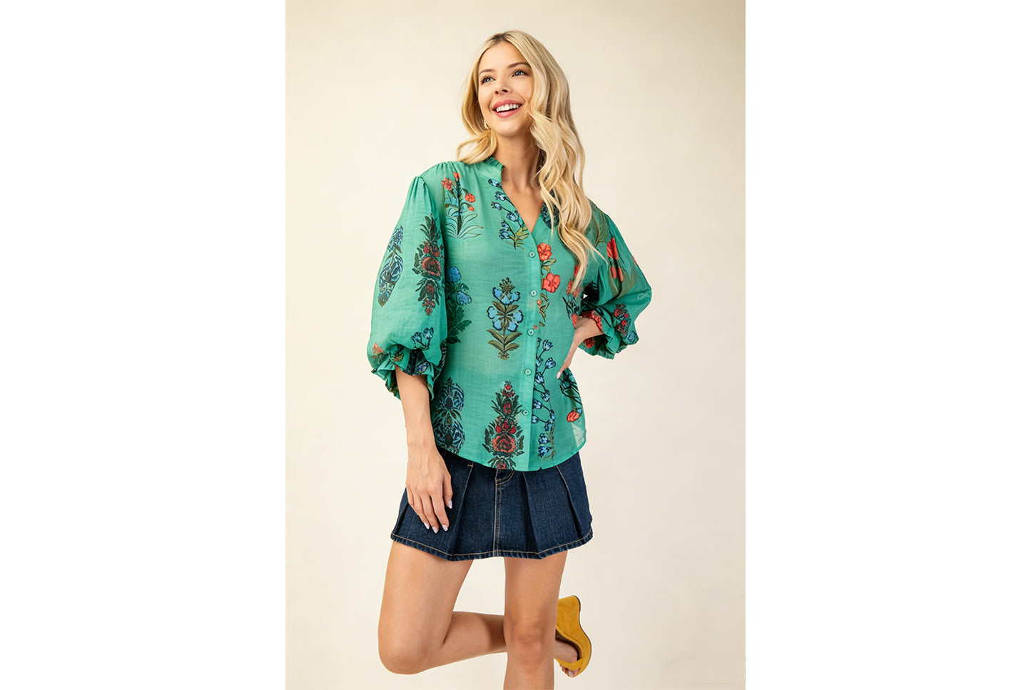 Fashionable Printed V-Neck Three-Quarter Sleeve Women's Shirt