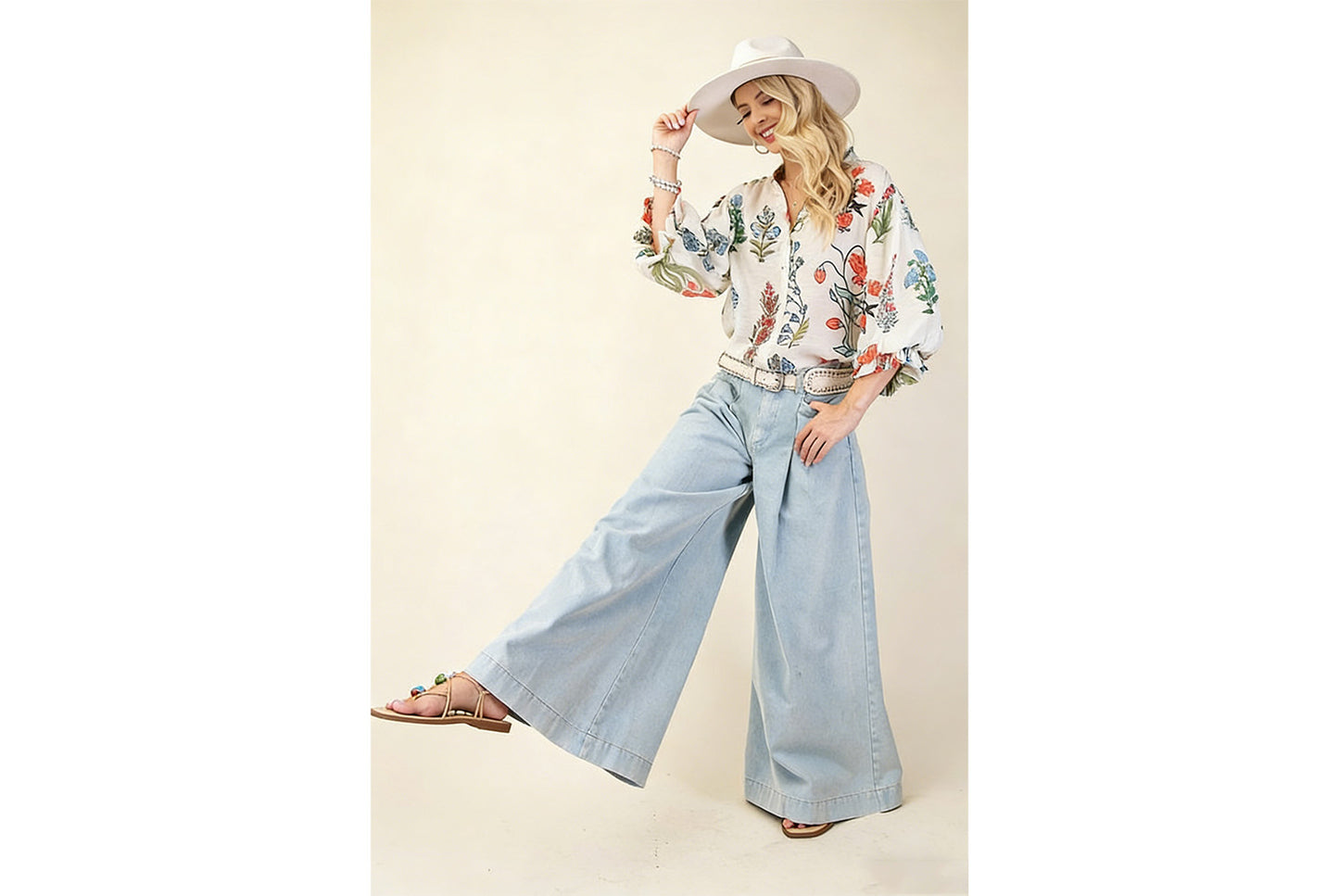 Fashionable Printed V-Neck Three-Quarter Sleeve Women's Shirt