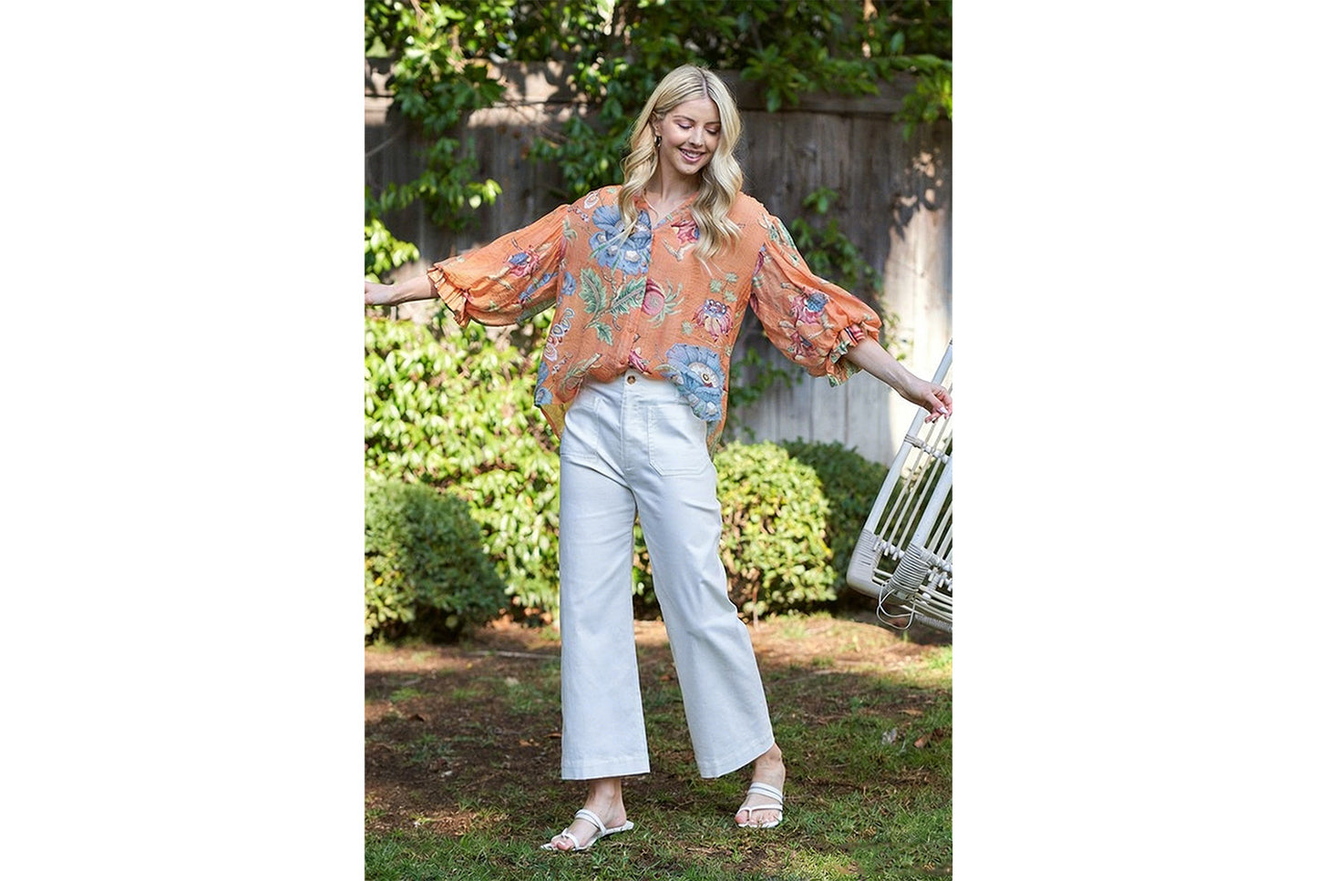Fashionable Printed V-Neck Three-Quarter Sleeve Women's Shirt