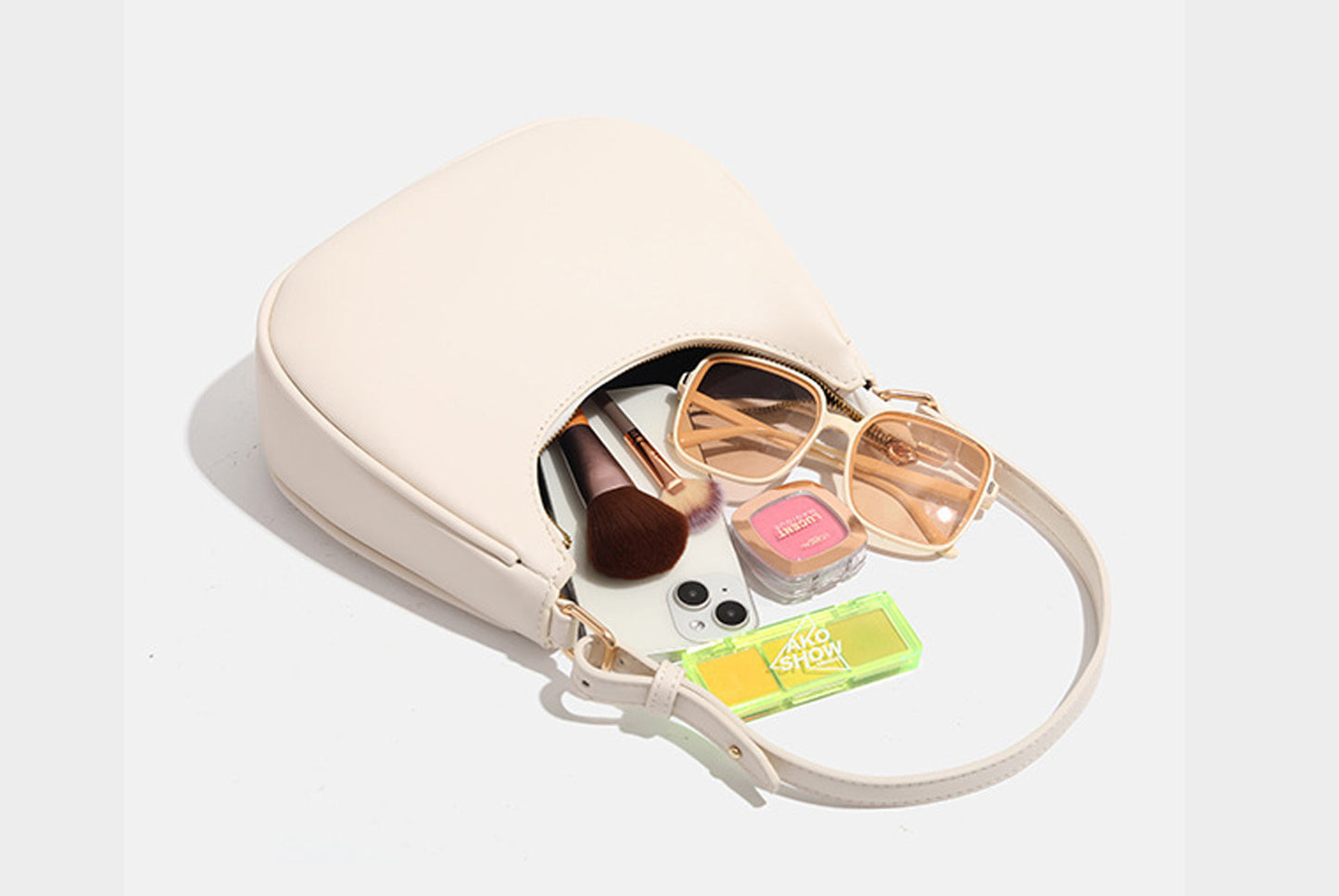 Stylish and retro underarm bag