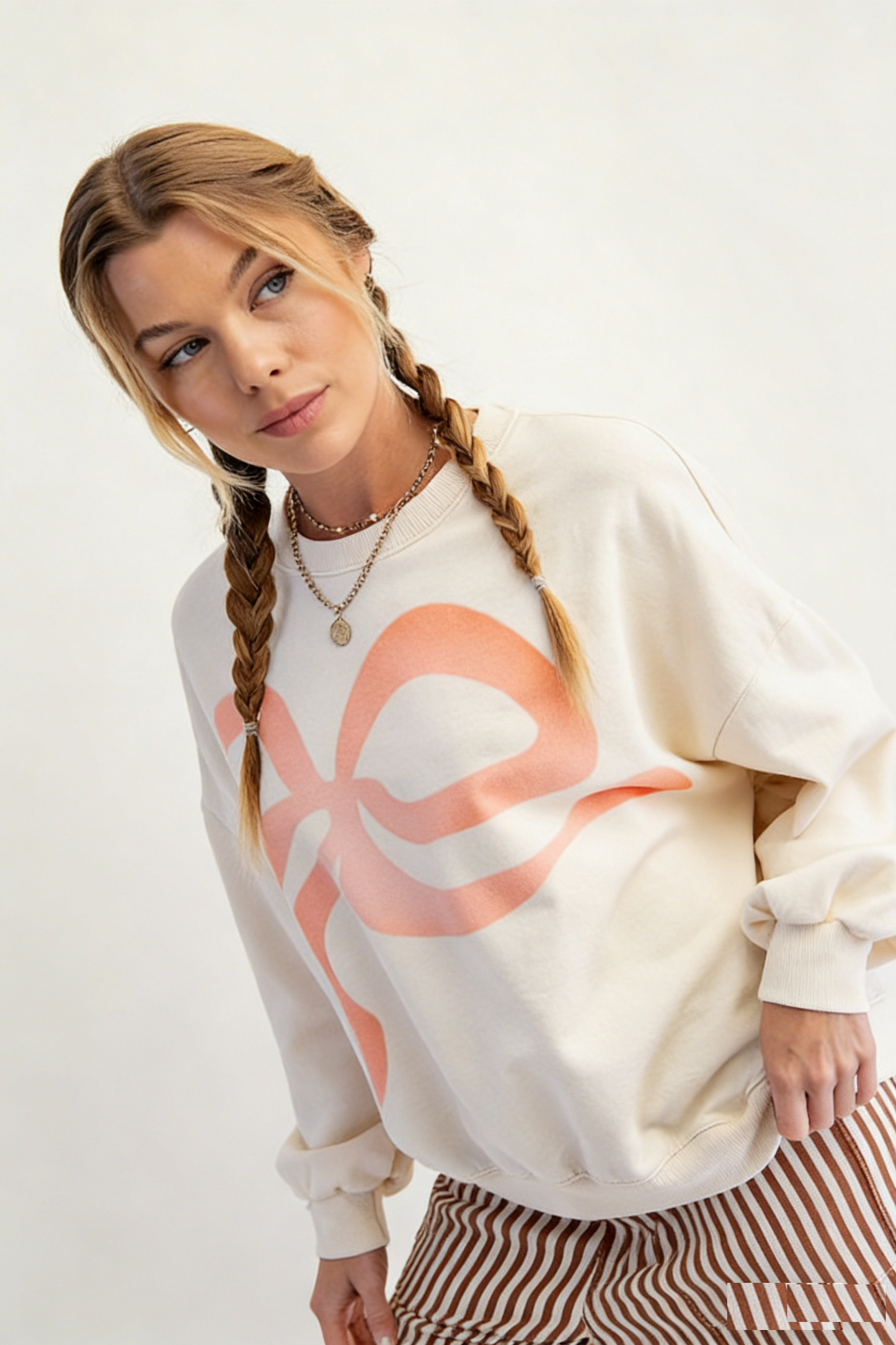 Printed Bow-Tie Crew Neck Pullover Sweatshirt