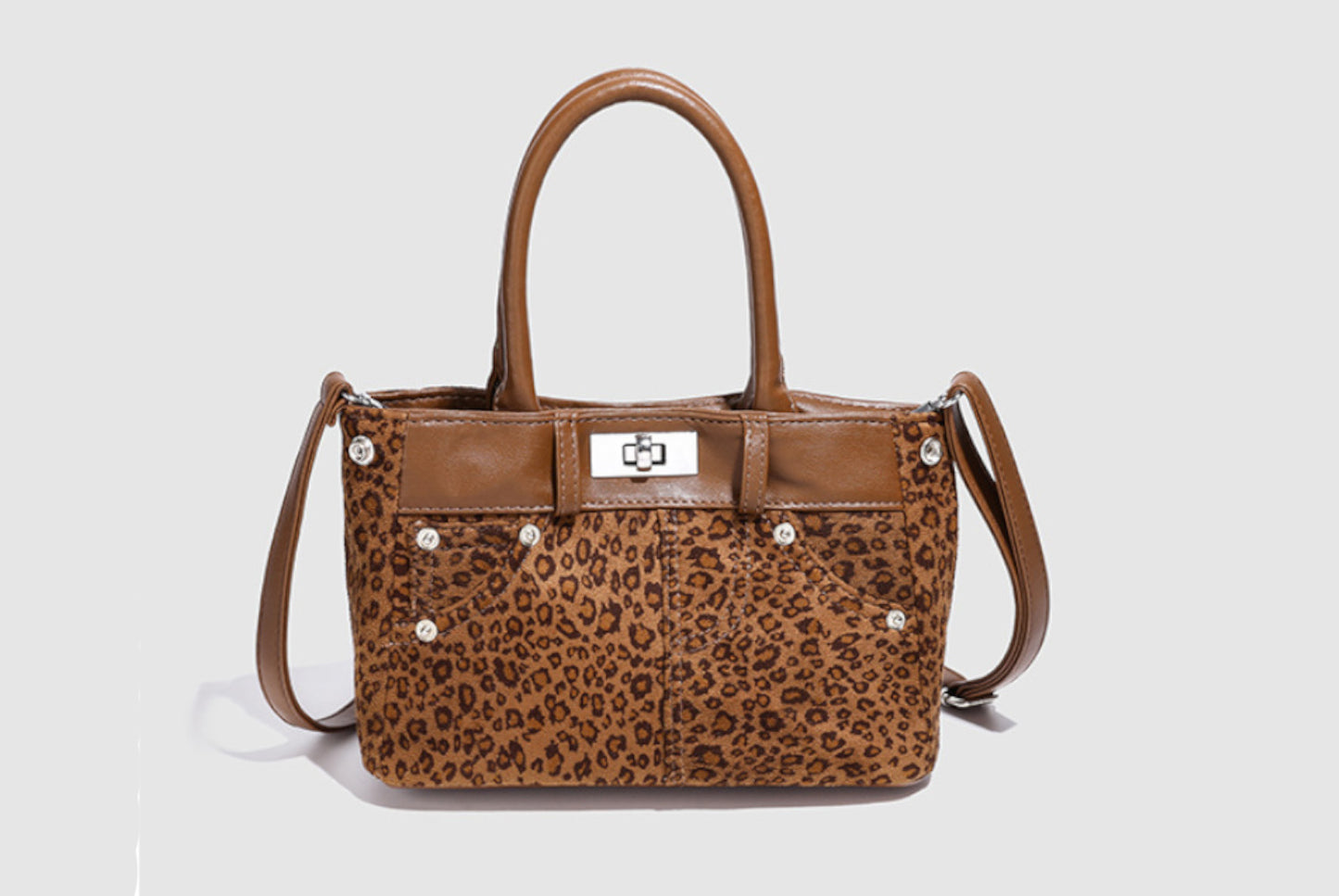 A stylish and luxurious small handbag for commuting.