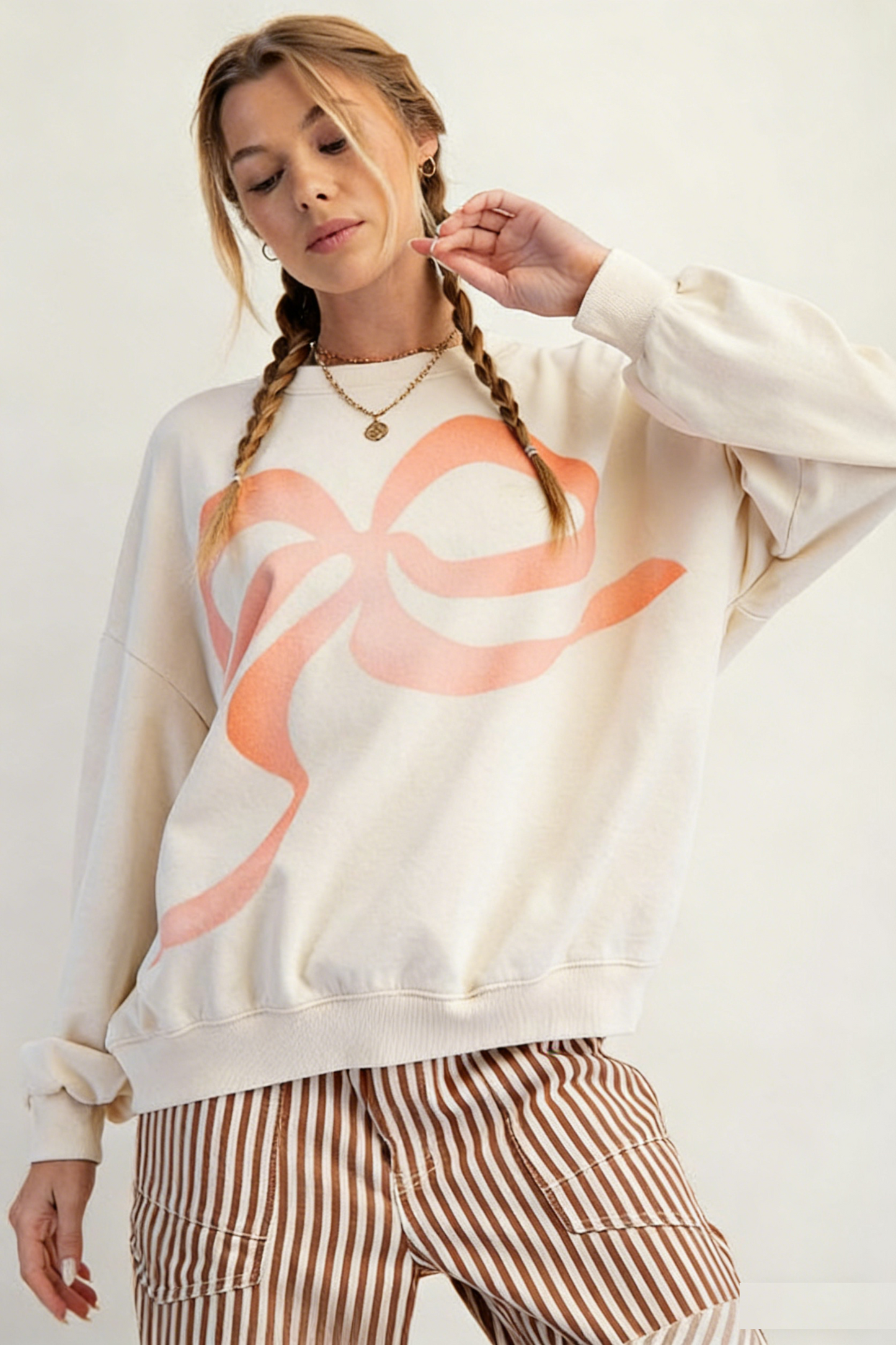 Printed Bow-Tie Crew Neck Pullover Sweatshirt
