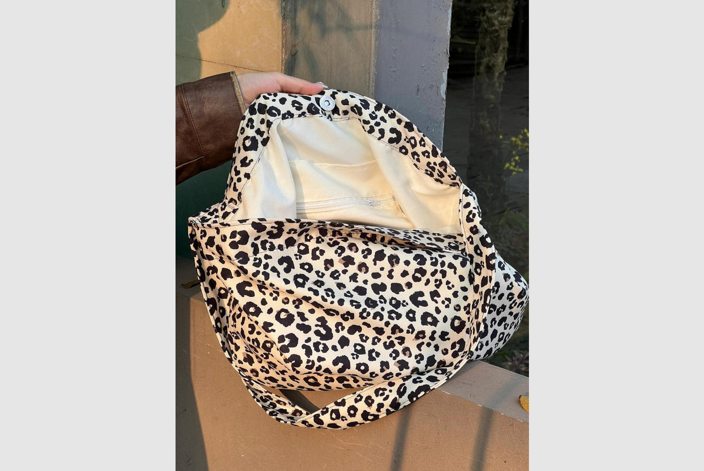 Large Capacity, Versatile Tote Bag