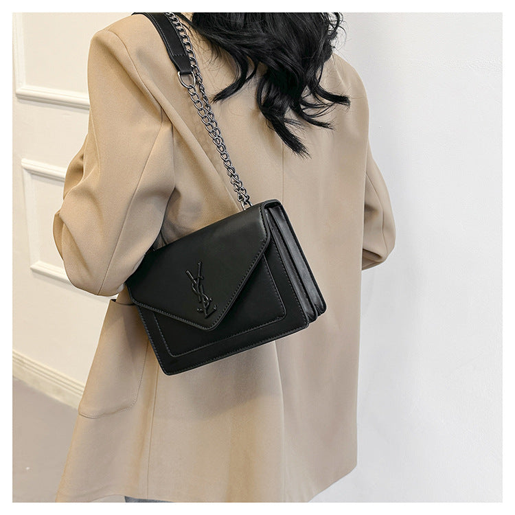 # Classic Versatile Chain Mini Square Bag