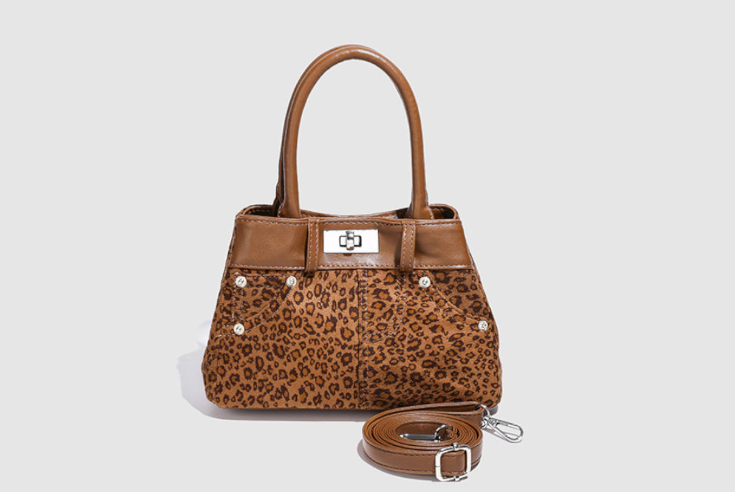 A stylish and luxurious small handbag for commuting.