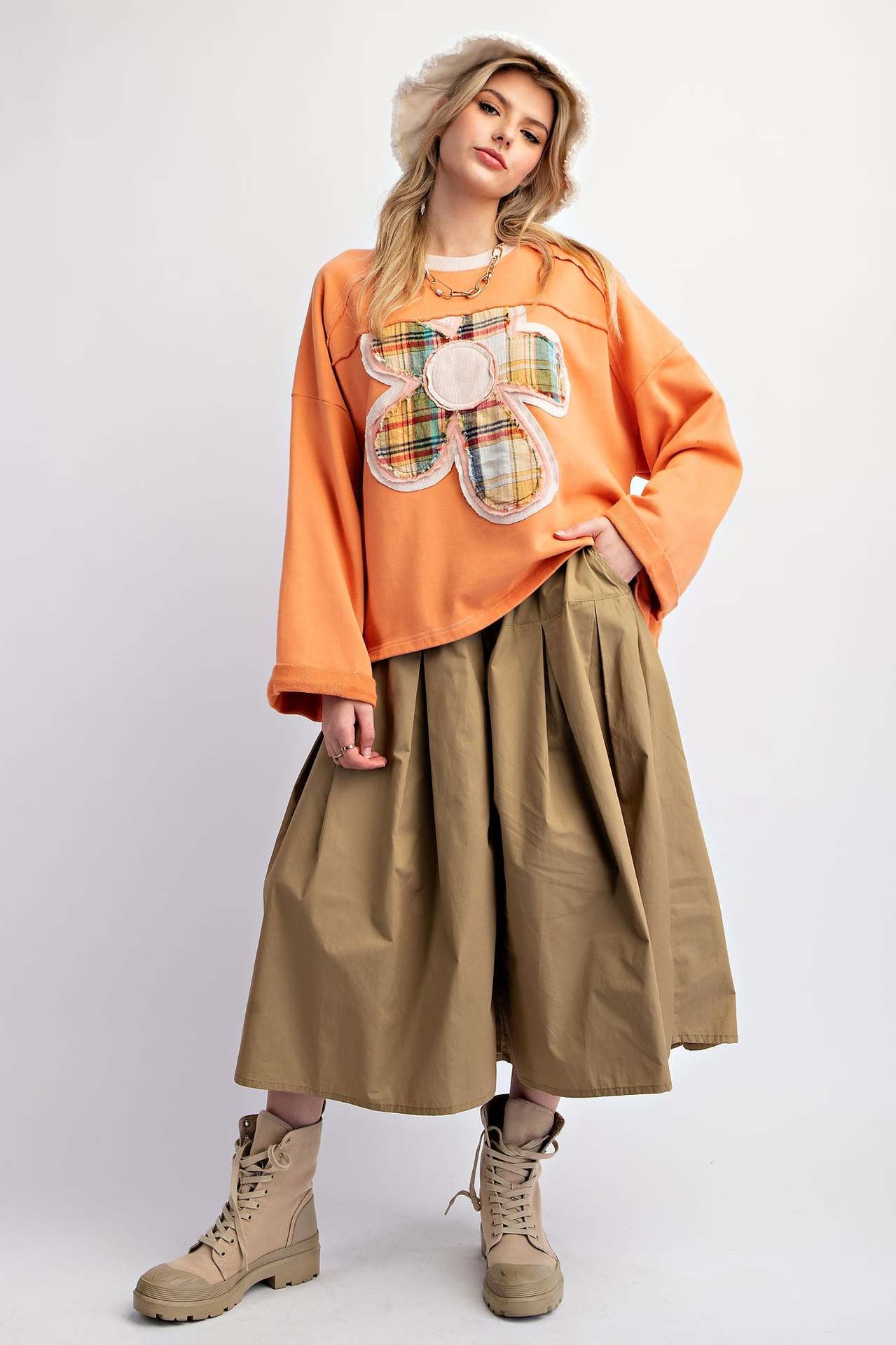 Women's Color-Blocked Floral Appliqué Sweatshirt