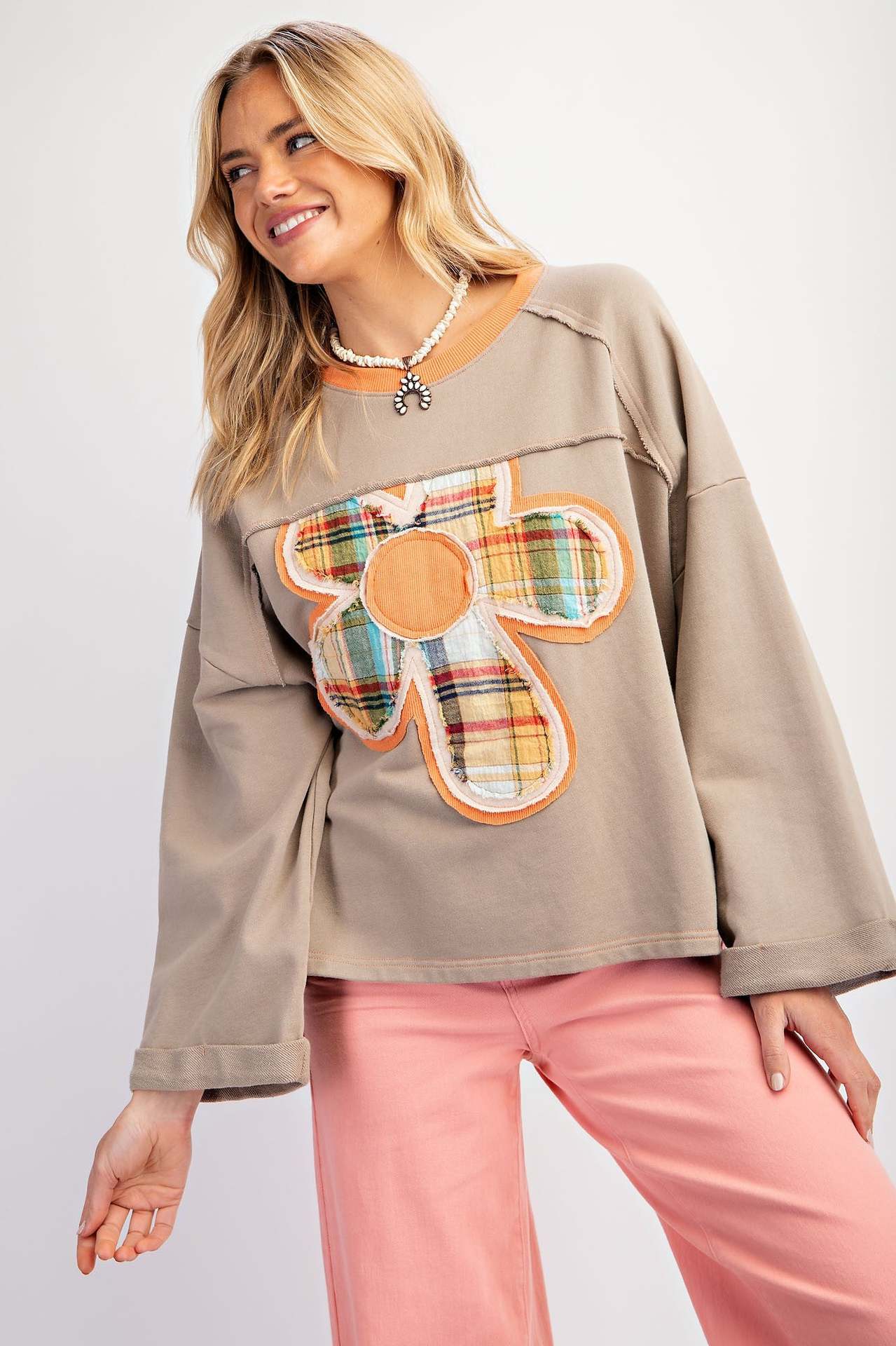 Women's Color-Blocked Floral Appliqué Sweatshirt