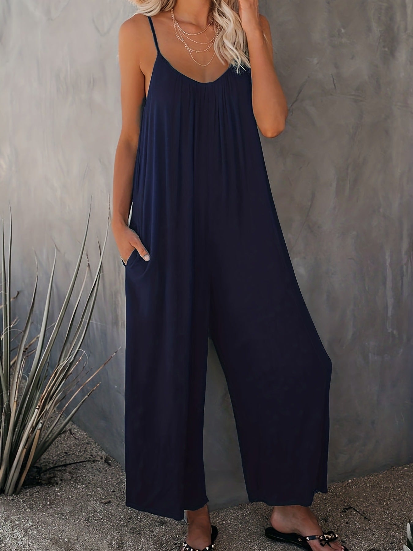 Solid color casual jumpsuit with pockets