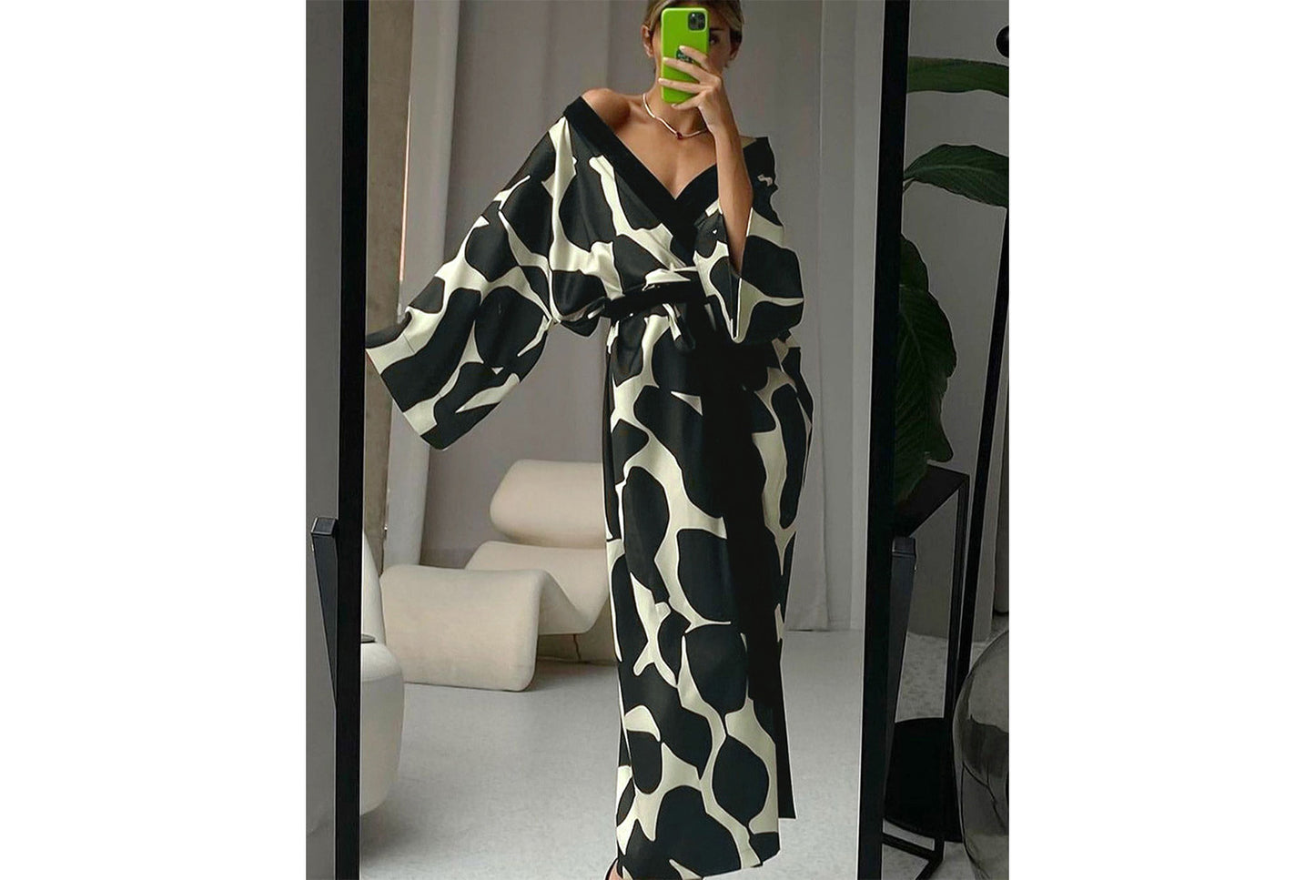 **Women's Loose-fitting Printed Long-sleeved Bathrobe**
