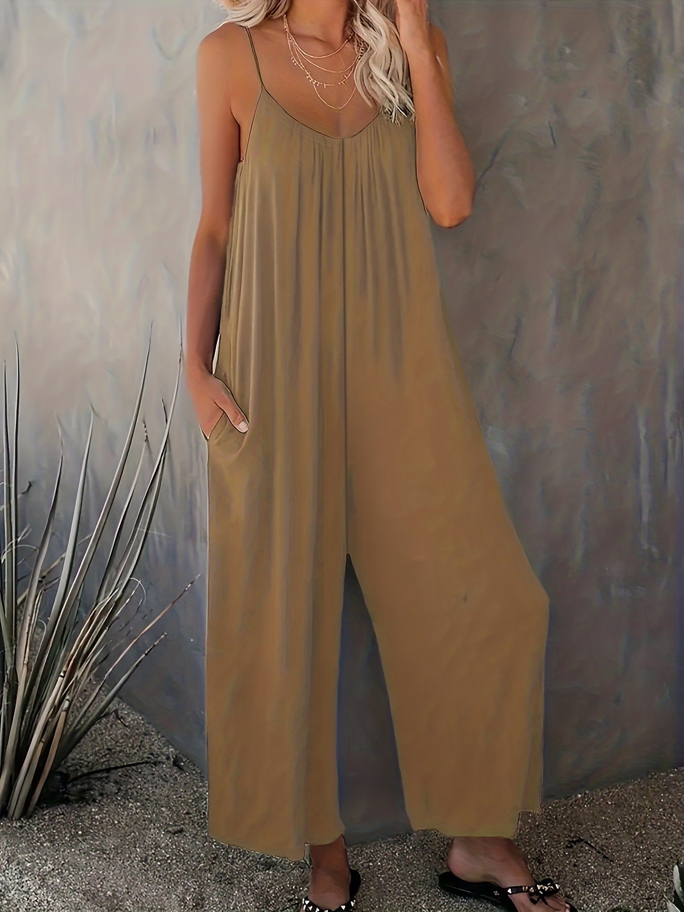 Solid color casual jumpsuit with pockets